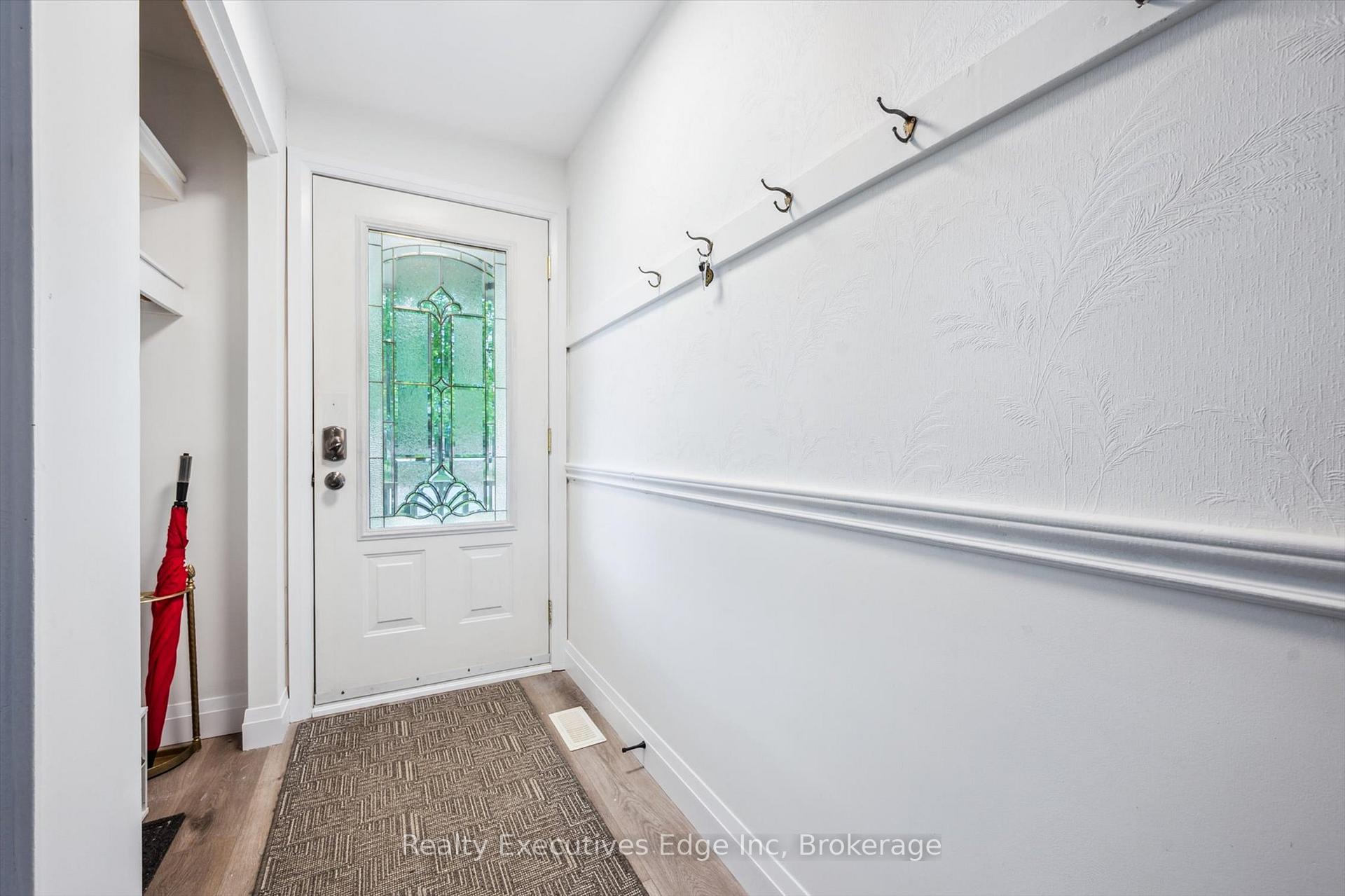 Photo 6 of 18 Windermere Court, Guelph, Riverside Park — HOMEH