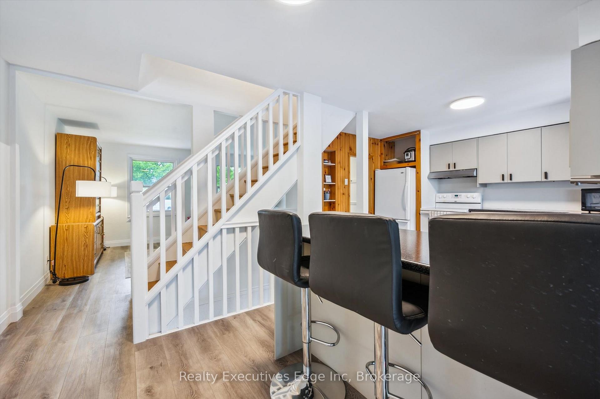 Photo 11 of 18 Windermere Court, Guelph, Riverside Park — HOMEH
