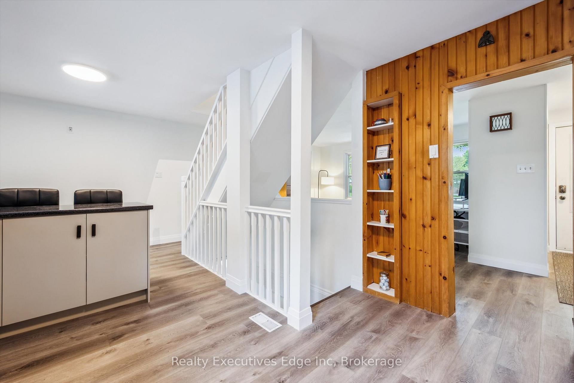 Photo 15 of 18 Windermere Court, Guelph, Riverside Park — HOMEH