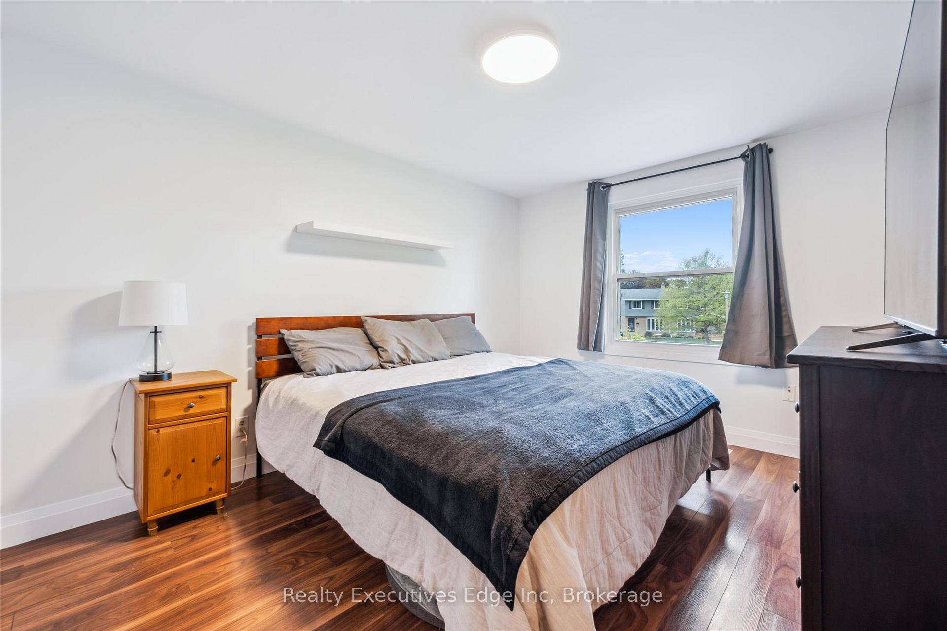 Photo 21 of 18 Windermere Court, Guelph, Riverside Park — HOMEH