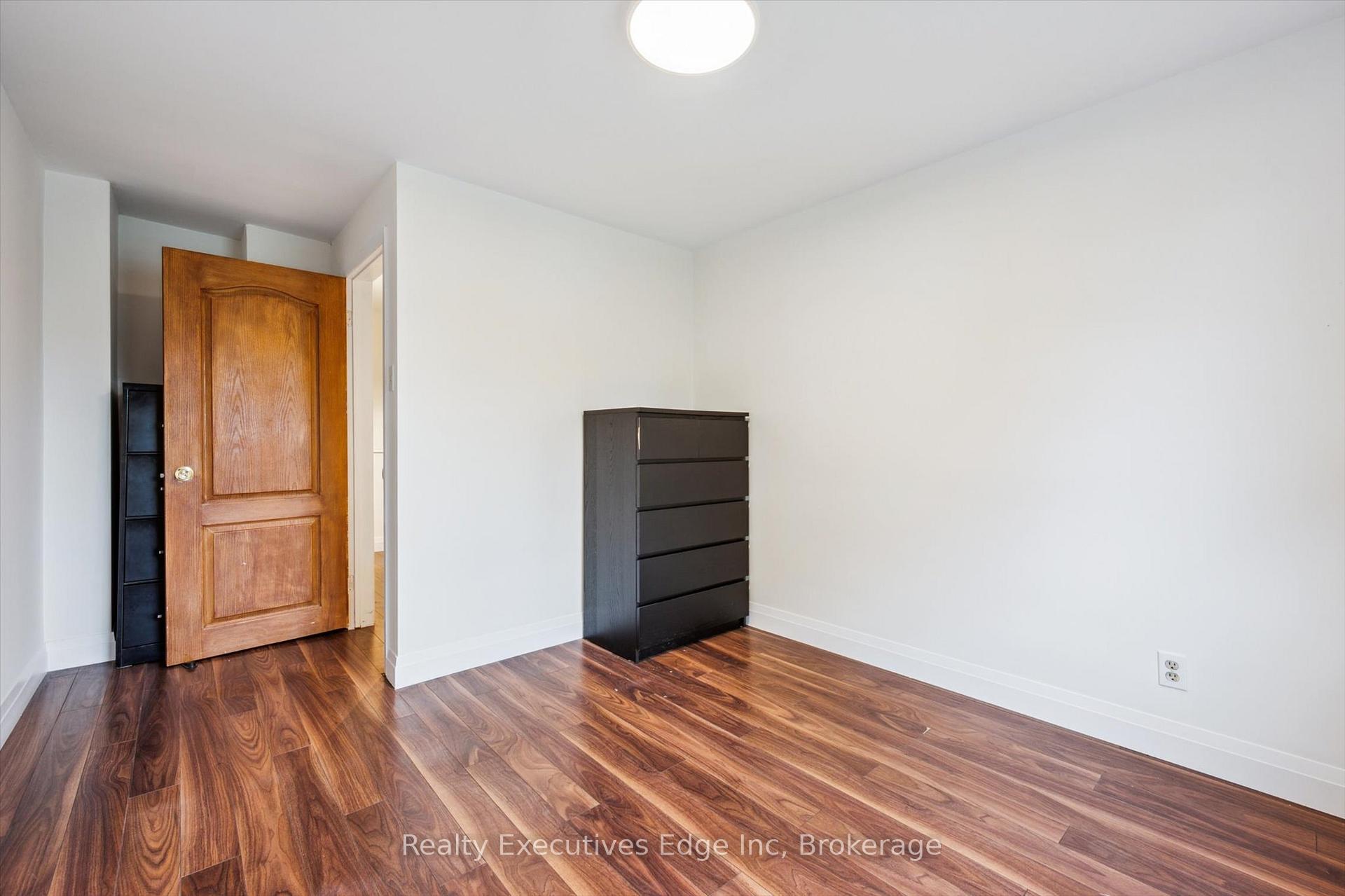 Photo 24 of 18 Windermere Court, Guelph, Riverside Park — HOMEH
