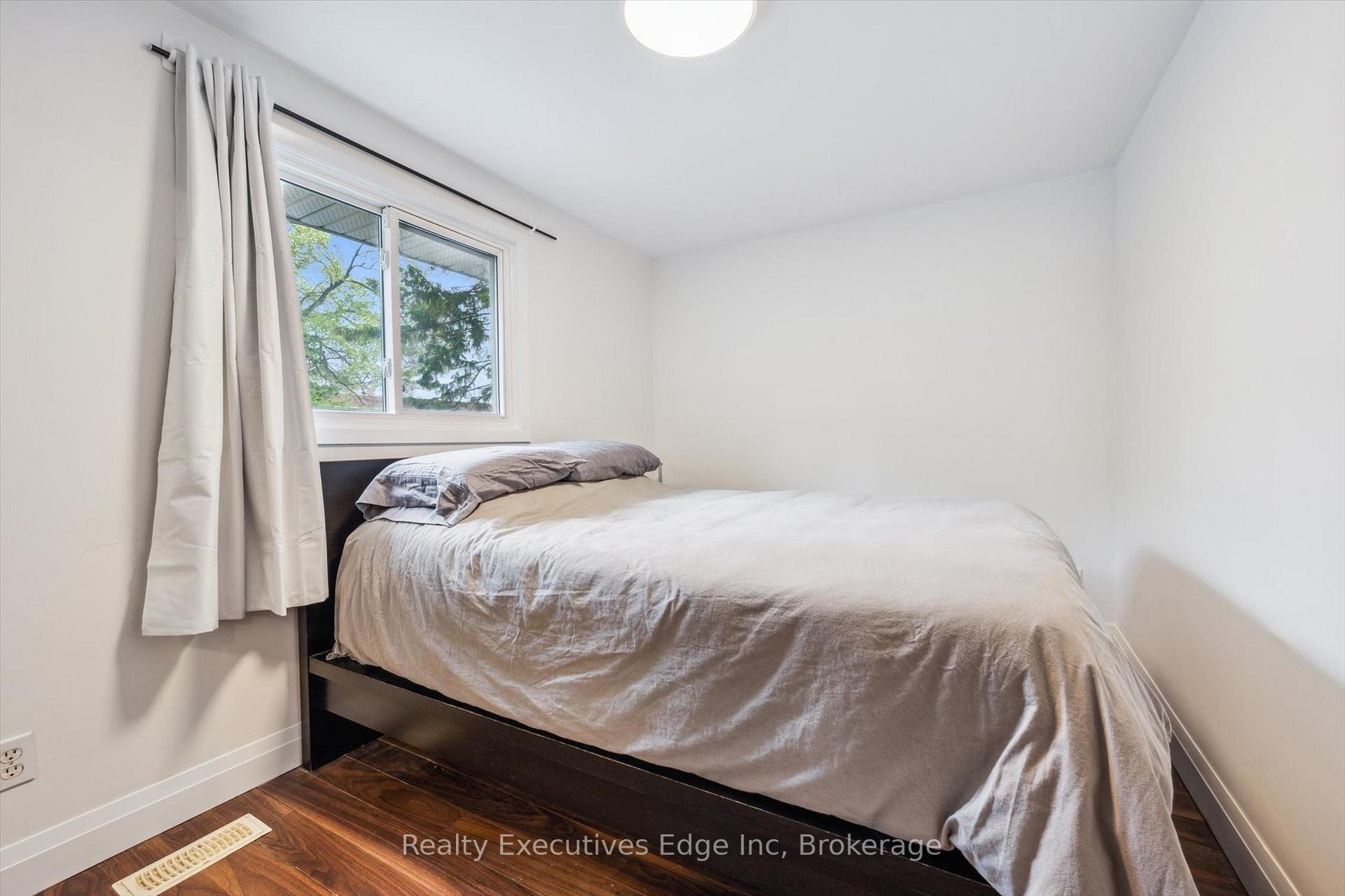 Photo 25 of 18 Windermere Court, Guelph, Riverside Park — HOMEH
