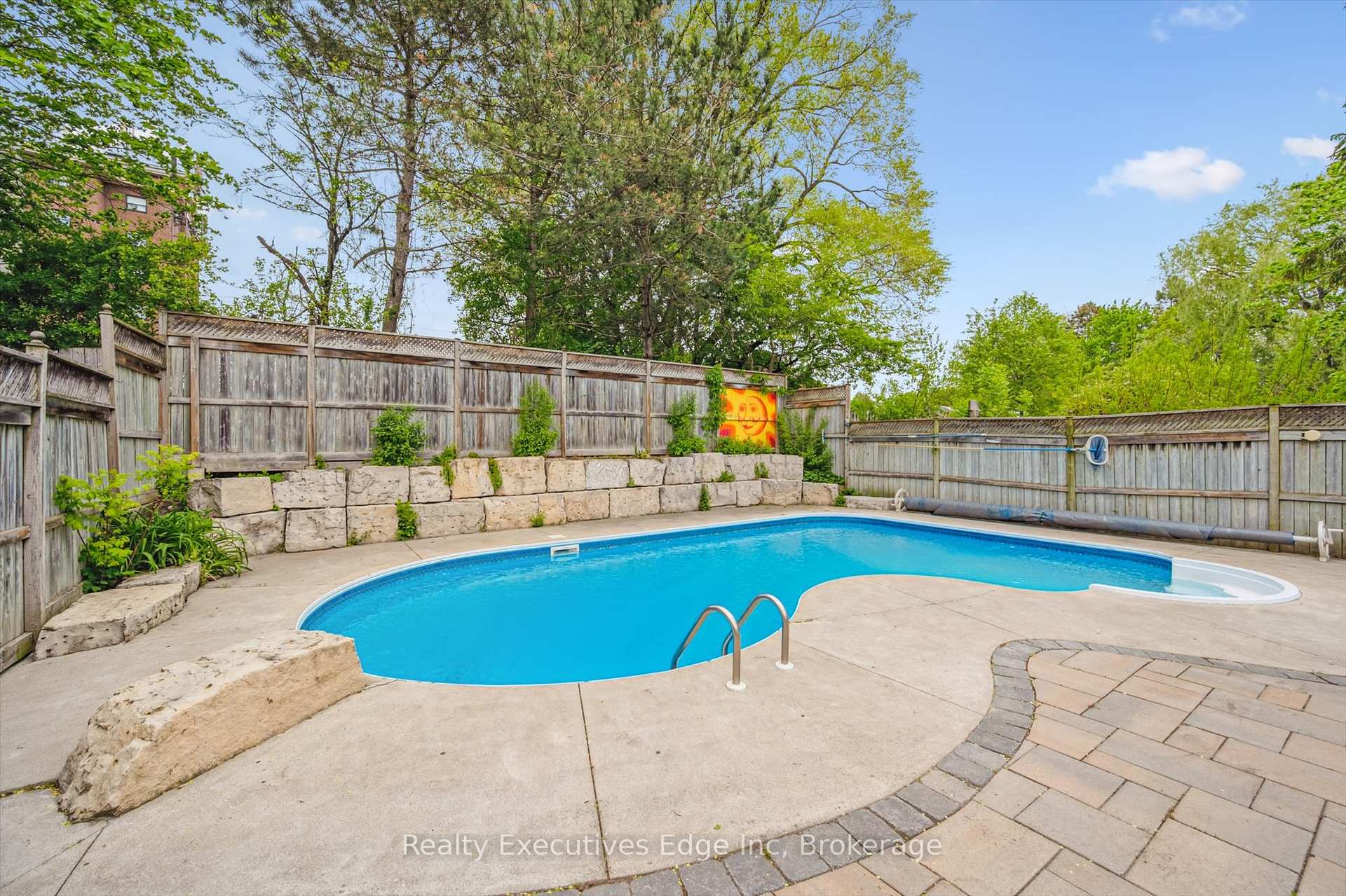 Photo 31 of 18 Windermere Court, Guelph, Riverside Park — HOMEH