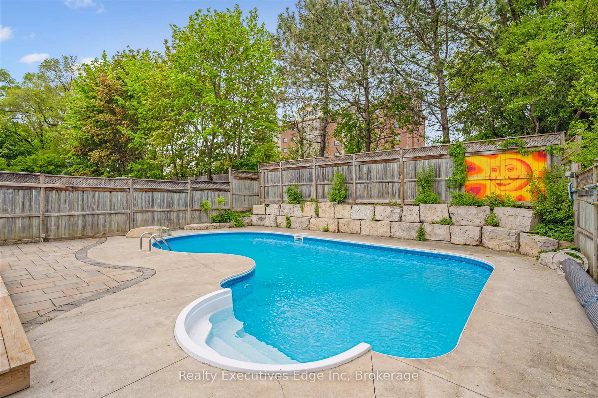 Photo 36 of 18 Windermere Court, Guelph, Riverside Park — HOMEH