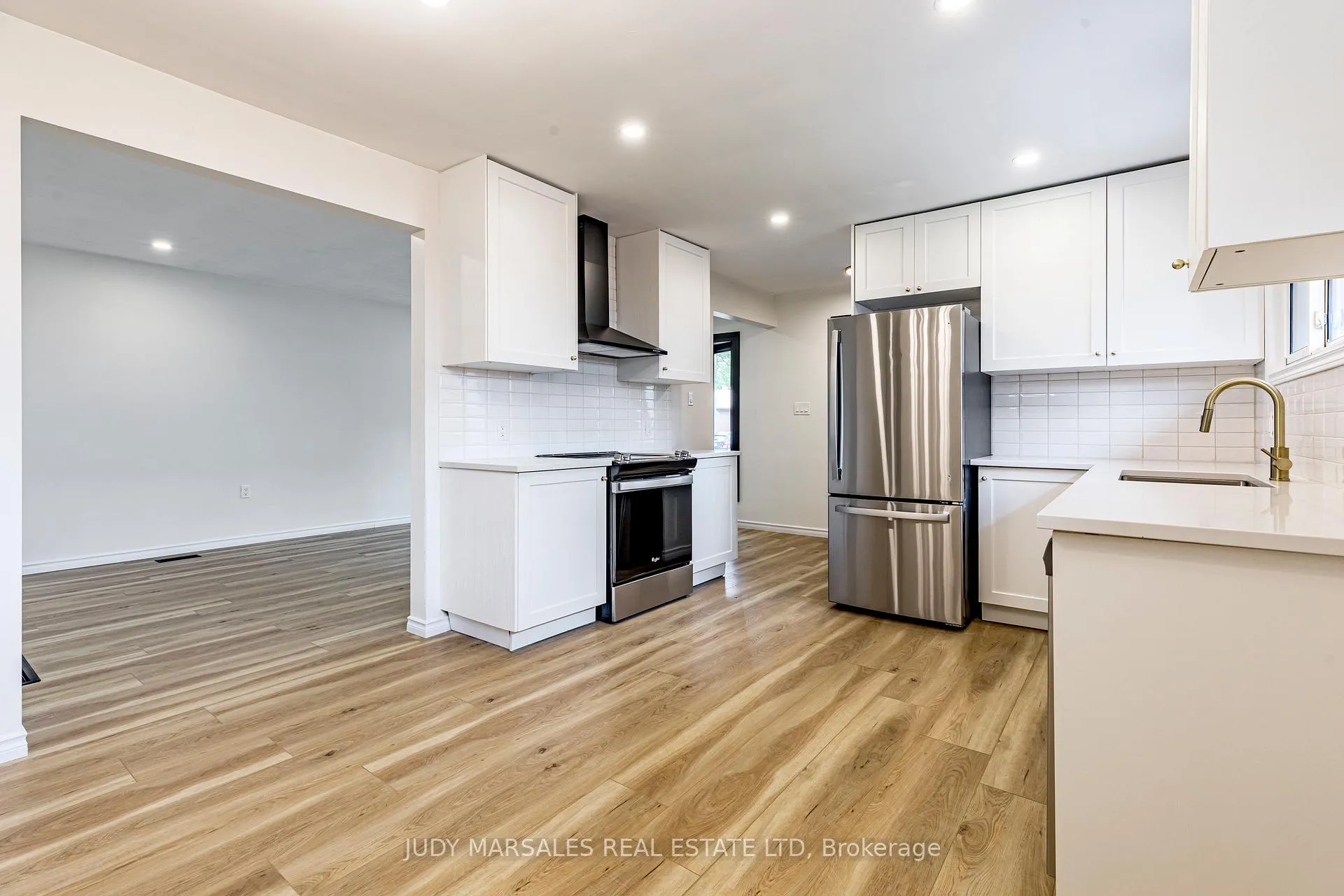 Photo 13 of 20 Burfield Avenue, Hamilton, Huntington — HOMEH