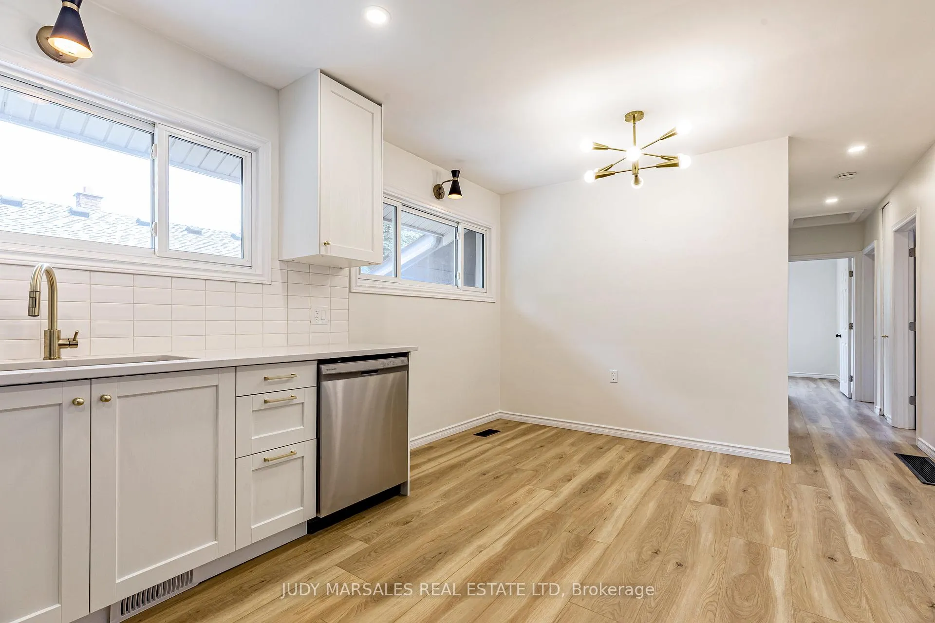 Photo 14 of 20 Burfield Avenue, Hamilton, Huntington — HOMEH