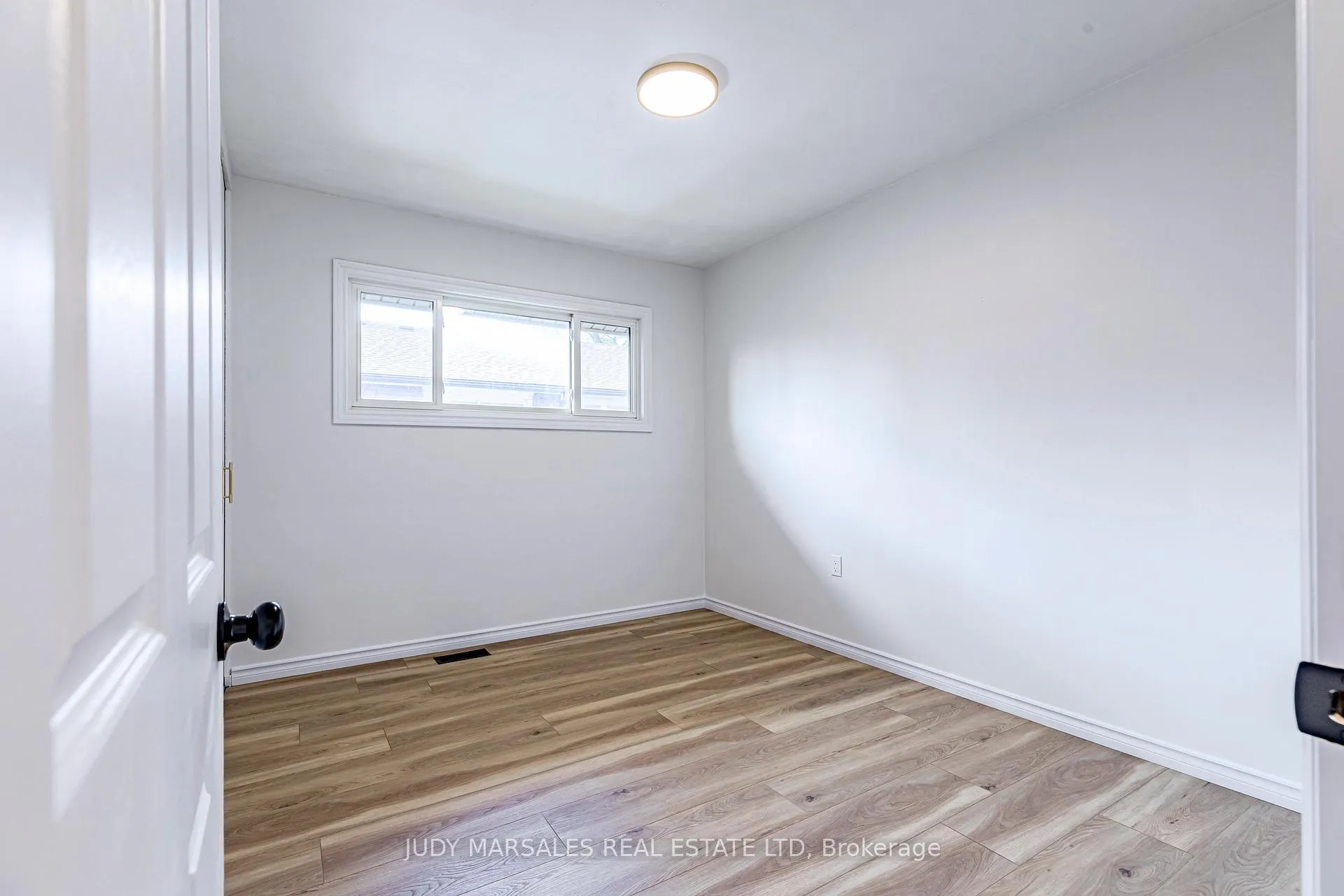 Photo 16 of 20 Burfield Avenue, Hamilton, Huntington — HOMEH
