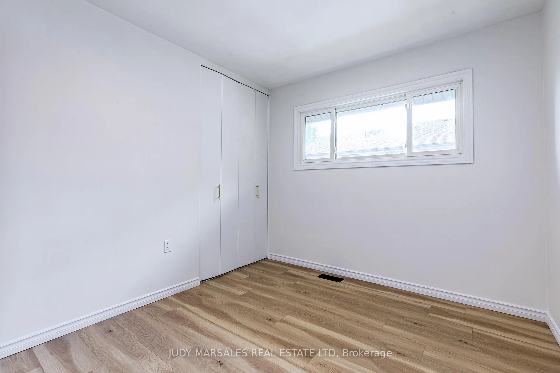 Photo 17 of 20 Burfield Avenue, Hamilton, Huntington — HOMEH