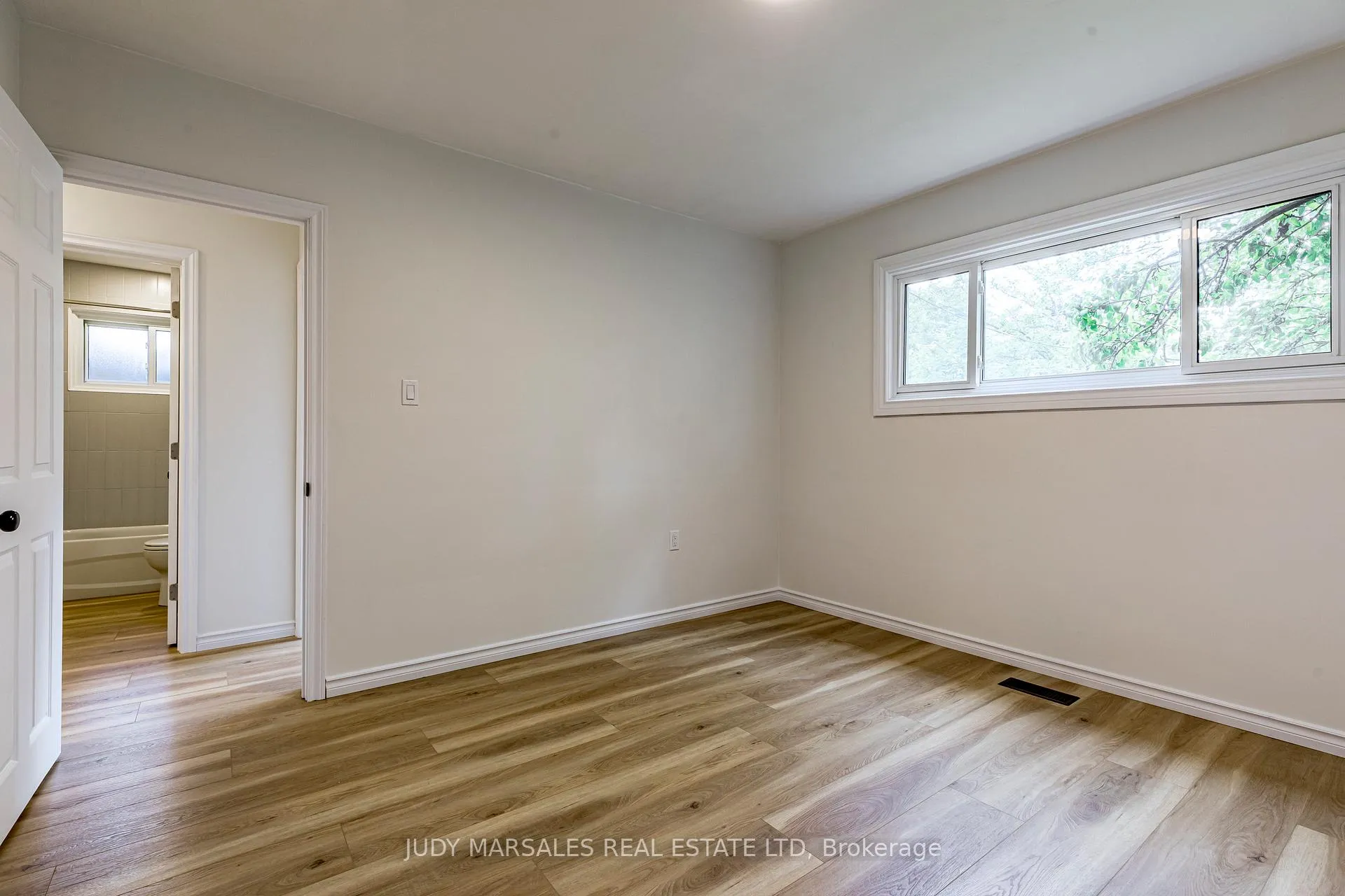 Photo 18 of 20 Burfield Avenue, Hamilton, Huntington — HOMEH