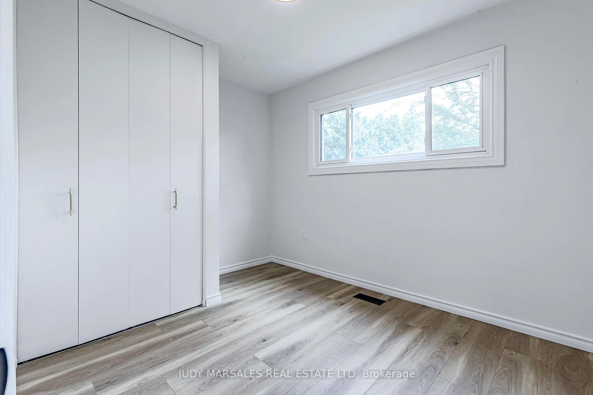 Photo 20 of 20 Burfield Avenue, Hamilton, Huntington — HOMEH