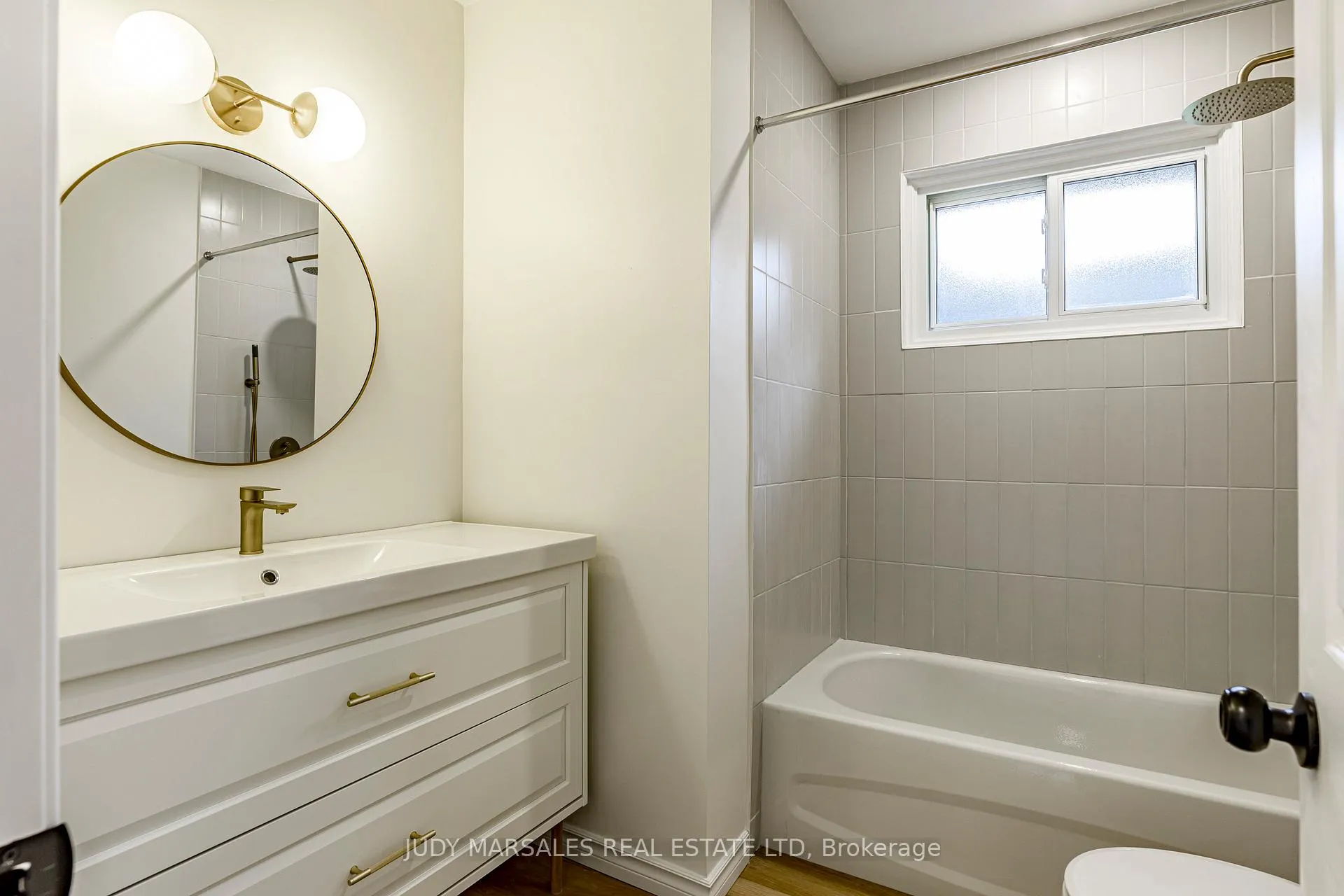 Photo 22 of 20 Burfield Avenue, Hamilton, Huntington — HOMEH