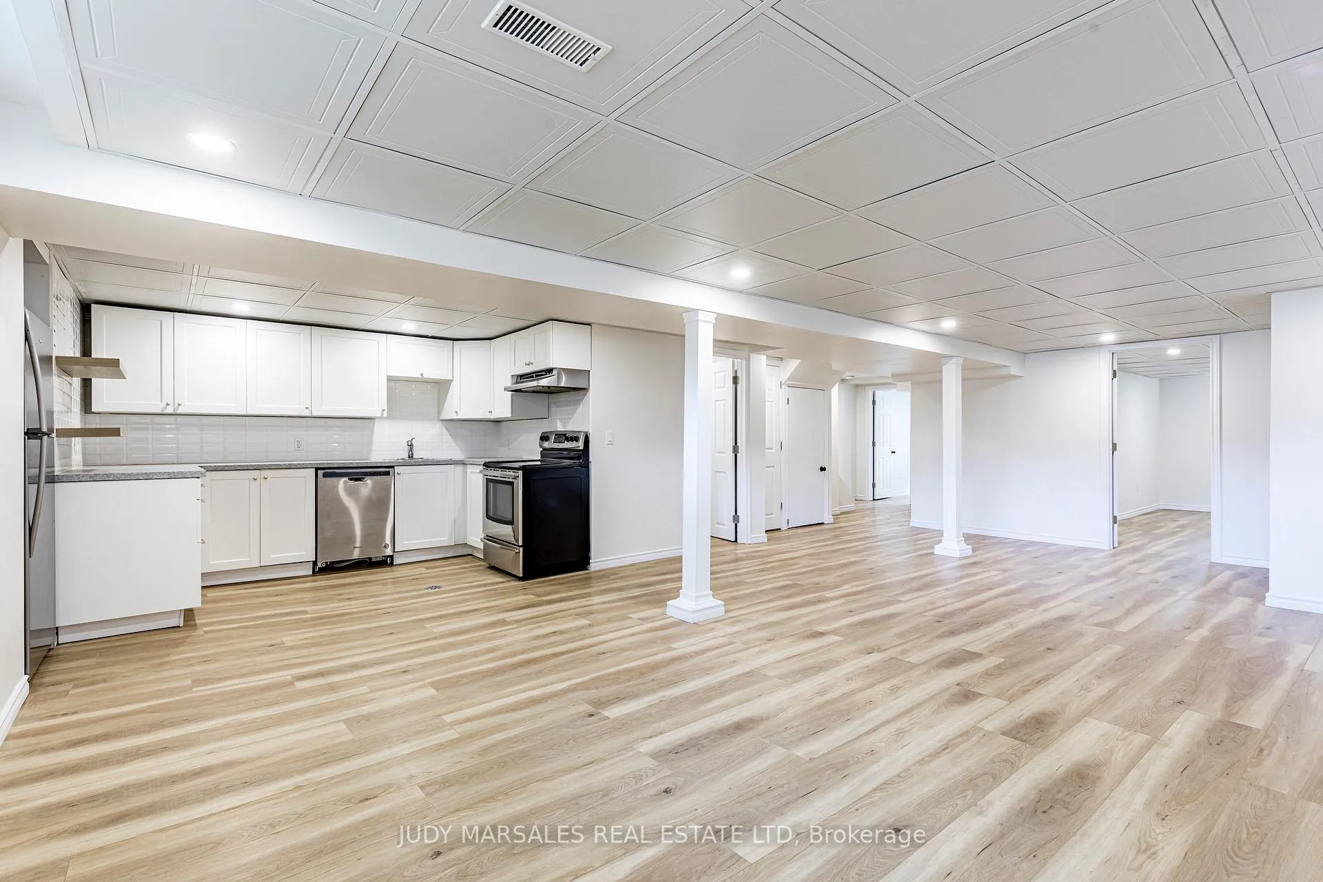 Photo 25 of 20 Burfield Avenue, Hamilton, Huntington — HOMEH