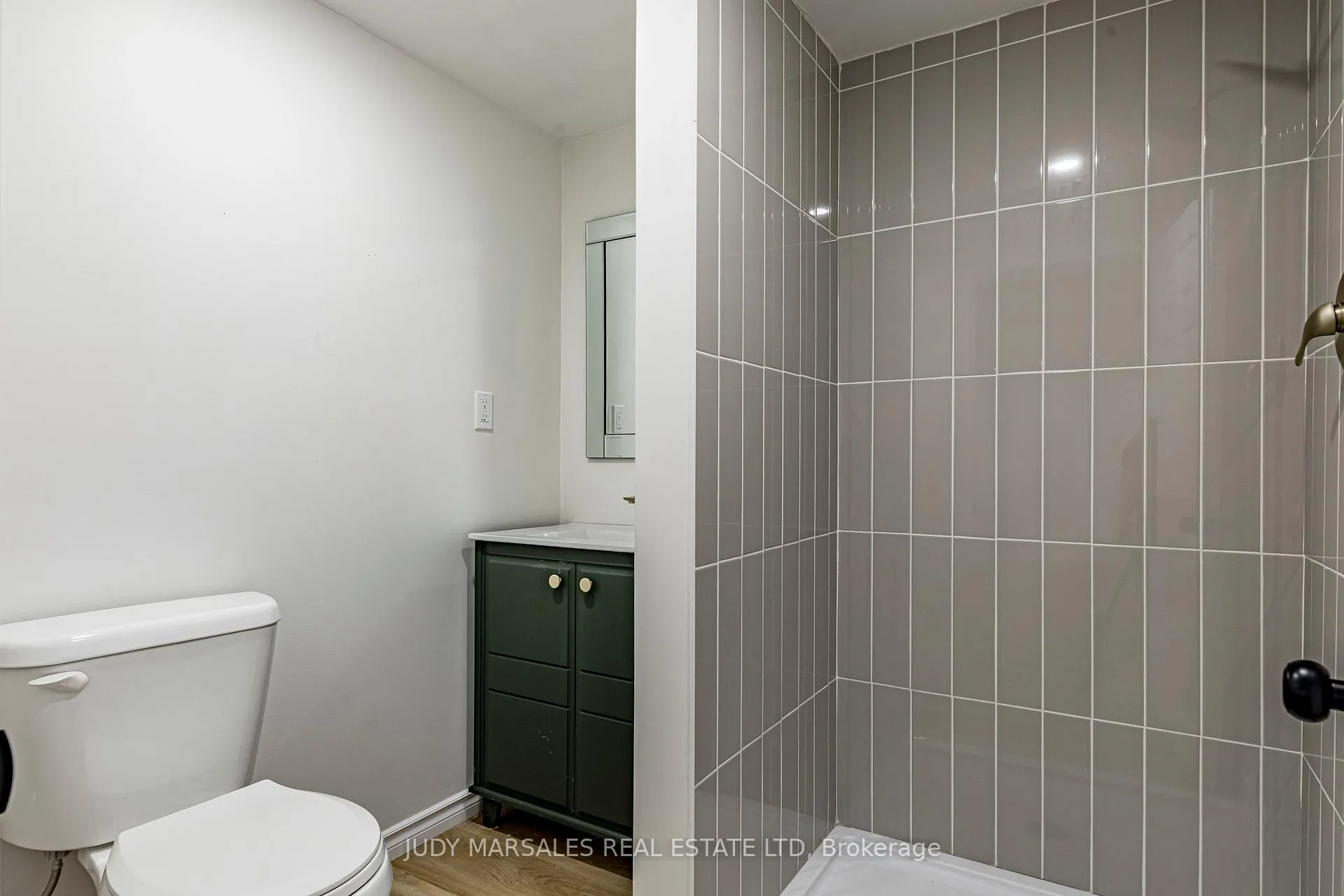 Photo 26 of 20 Burfield Avenue, Hamilton, Huntington — HOMEH
