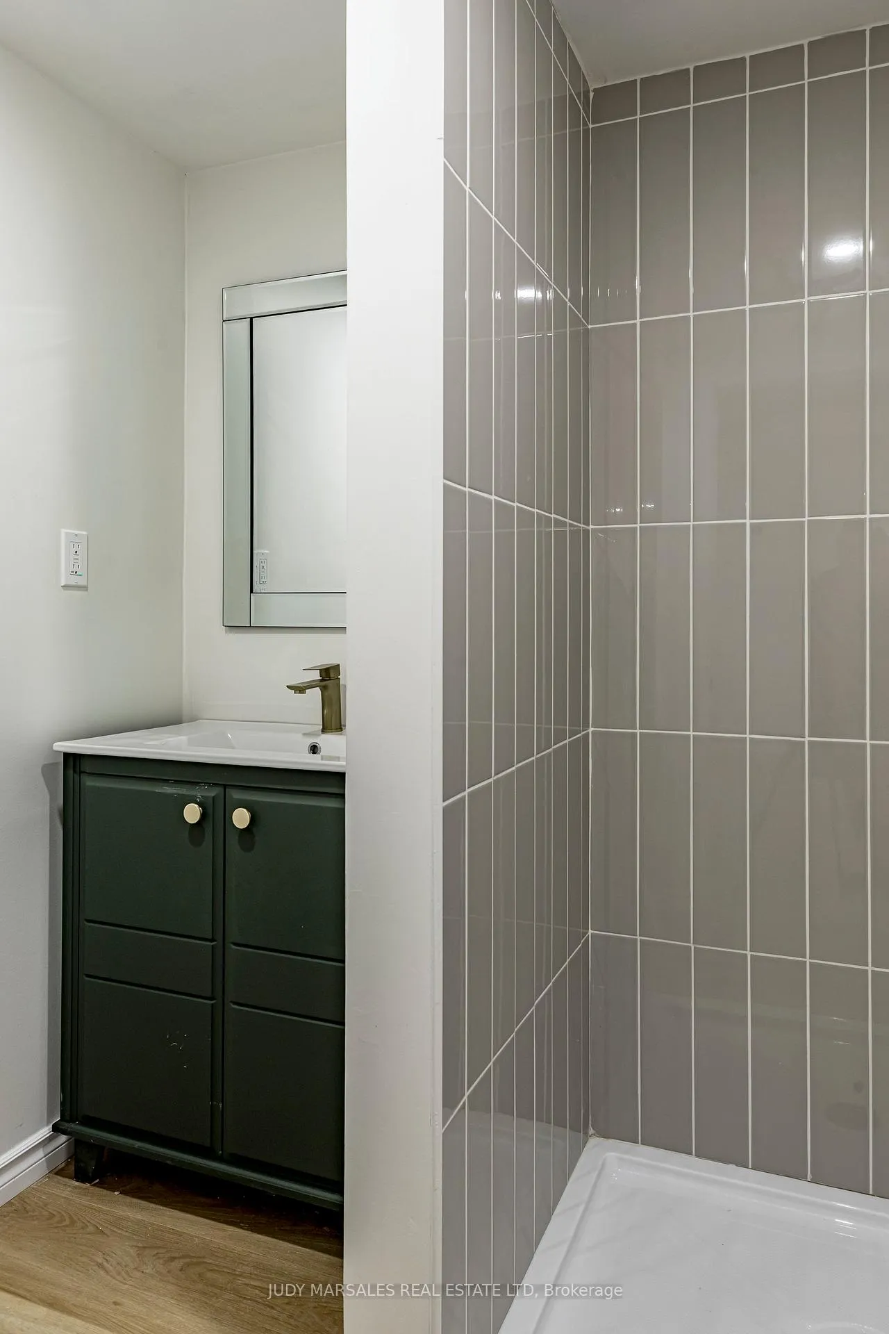Photo 27 of 20 Burfield Avenue, Hamilton, Huntington — HOMEH