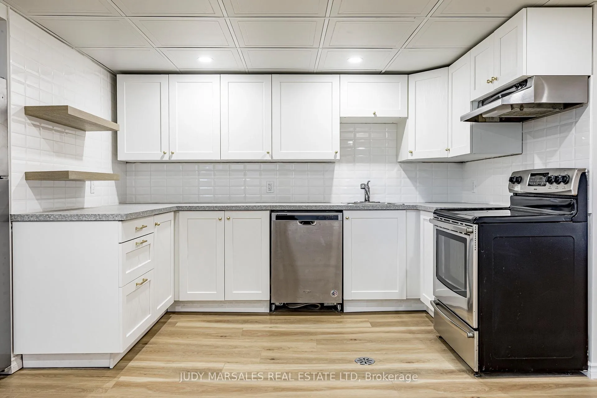 Photo 30 of 20 Burfield Avenue, Hamilton, Huntington — HOMEH