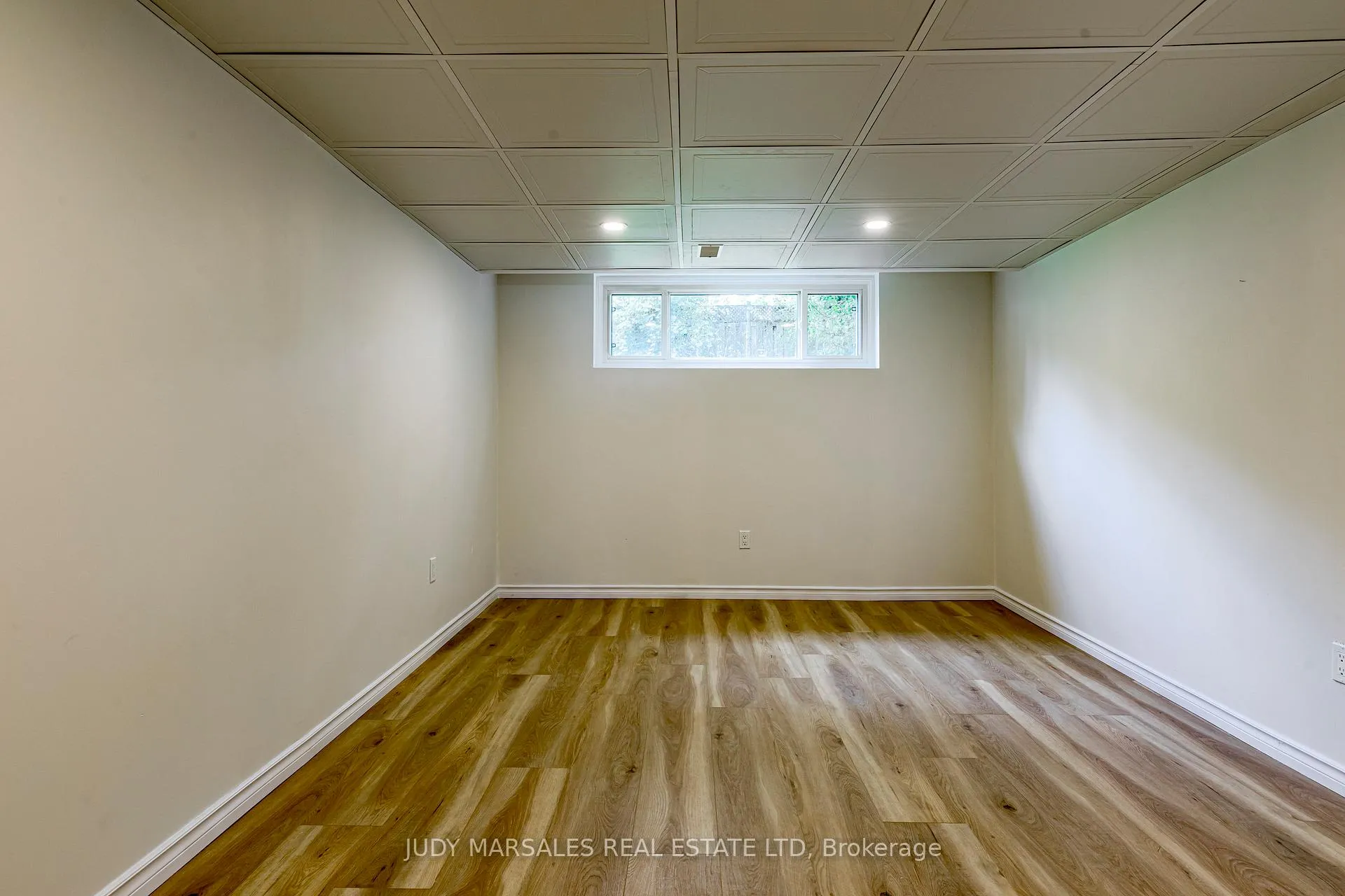Photo 32 of 20 Burfield Avenue, Hamilton, Huntington — HOMEH