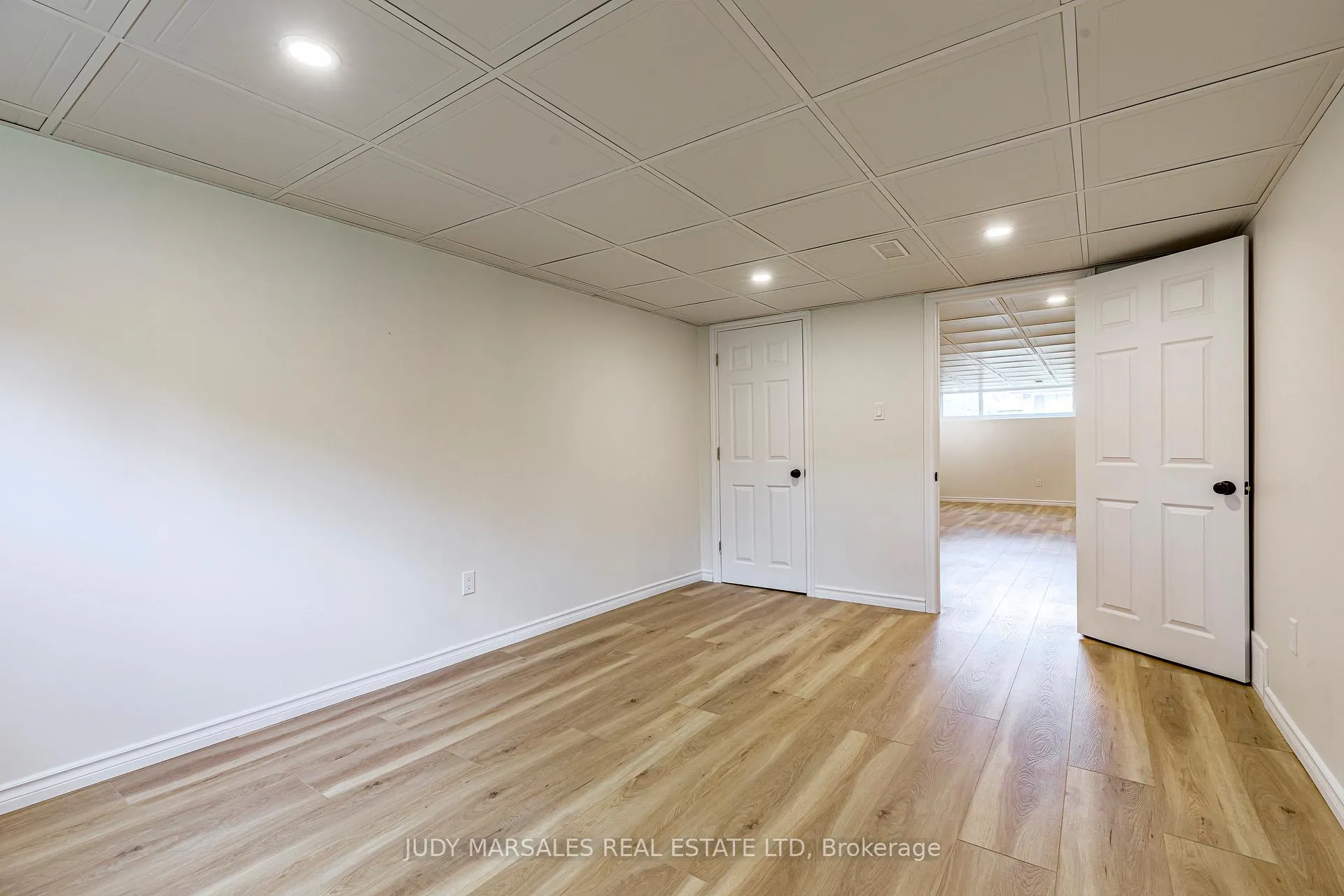 Photo 33 of 20 Burfield Avenue, Hamilton, Huntington — HOMEH