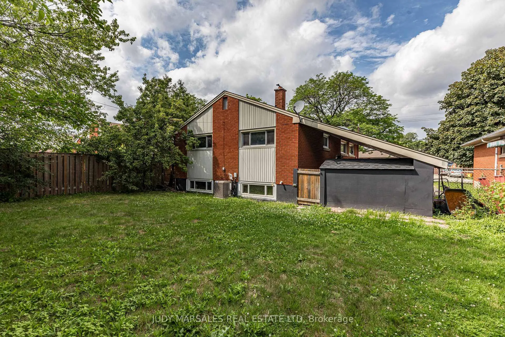 Photo 35 of 20 Burfield Avenue, Hamilton, Huntington — HOMEH