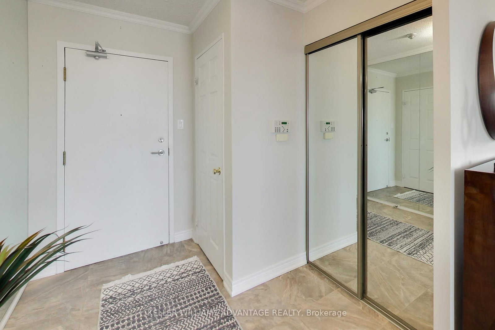 Photo 4 of Unit 825, 25 Austin Dr, Markham, Markville — HOMEH