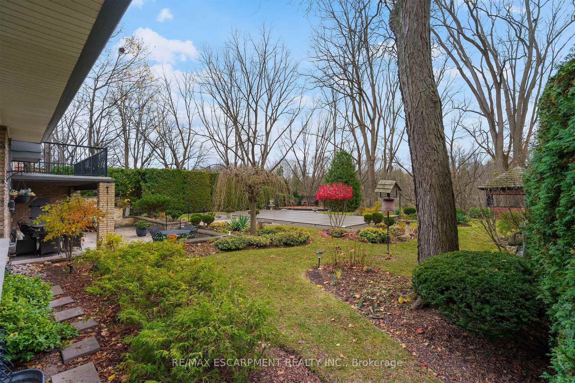 Photo 2 of 2 Walnut Grove, Hamilton, Dundas — HOMEH