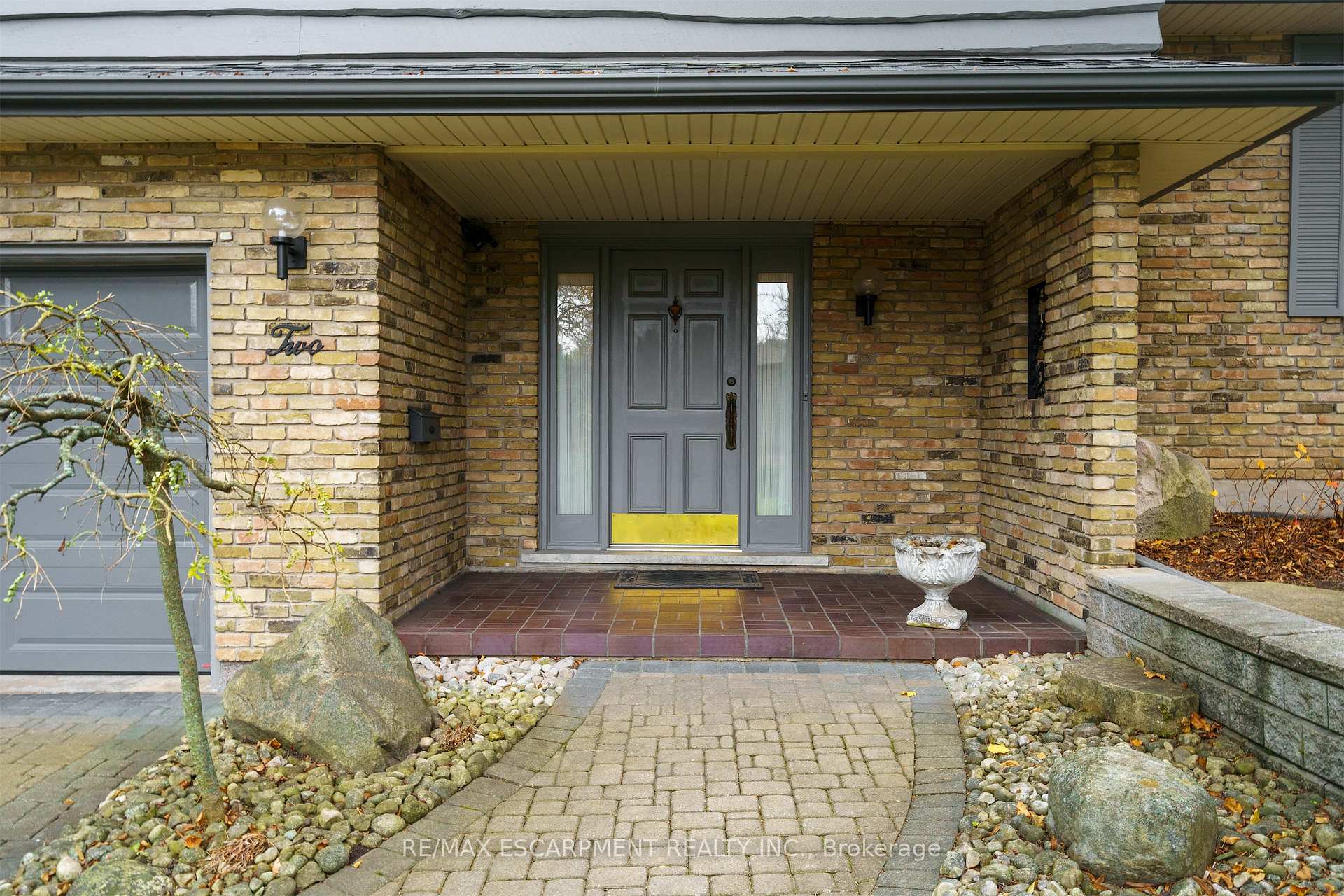 Photo 4 of 2 Walnut Grove, Hamilton, Dundas — HOMEH