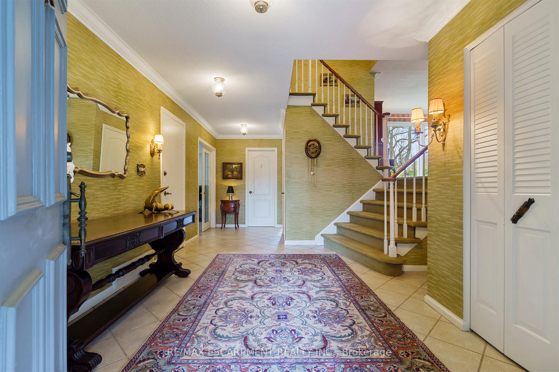 Photo 5 of 2 Walnut Grove, Hamilton, Dundas — HOMEH