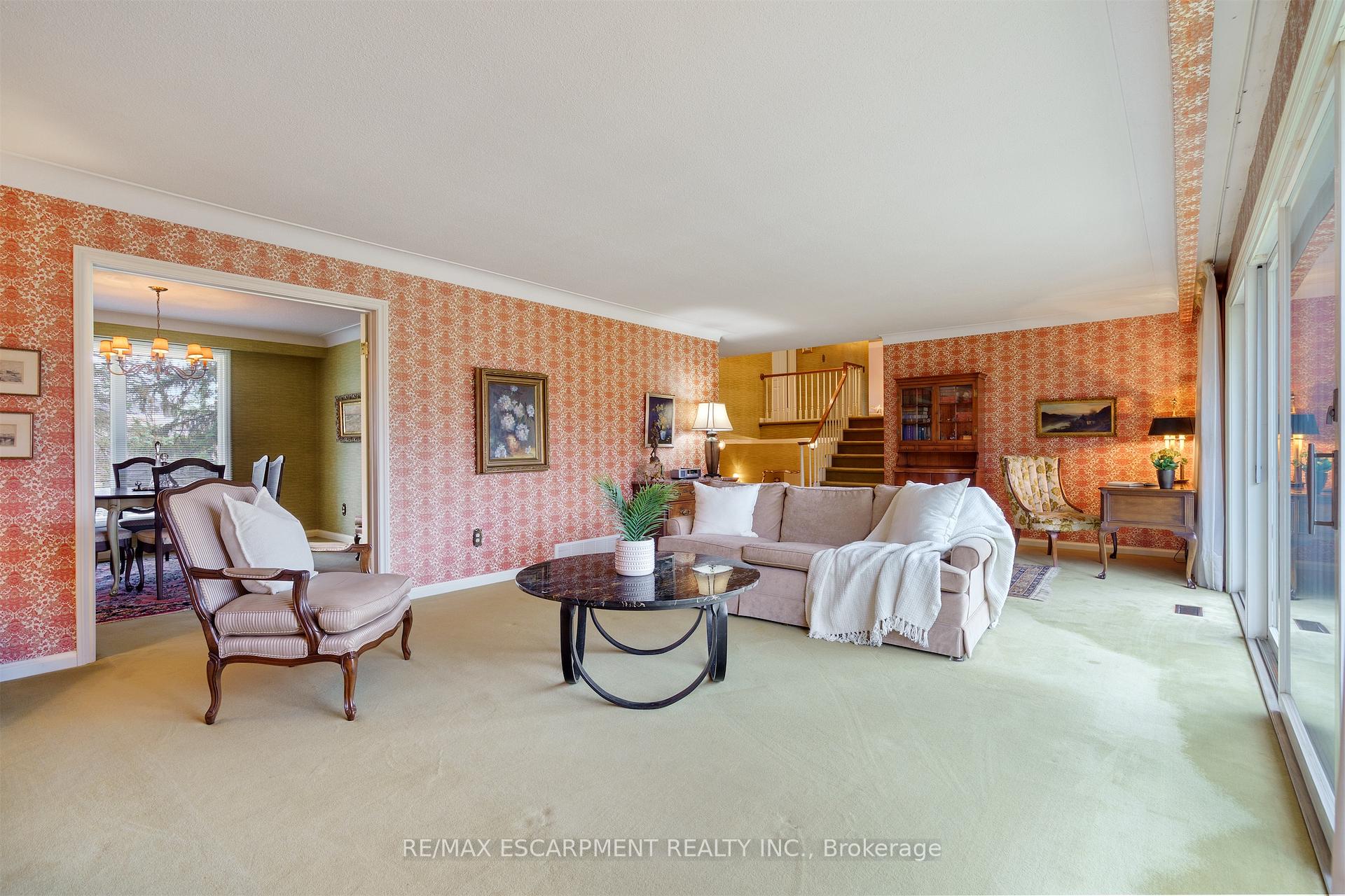 Photo 9 of 2 Walnut Grove, Hamilton, Dundas — HOMEH