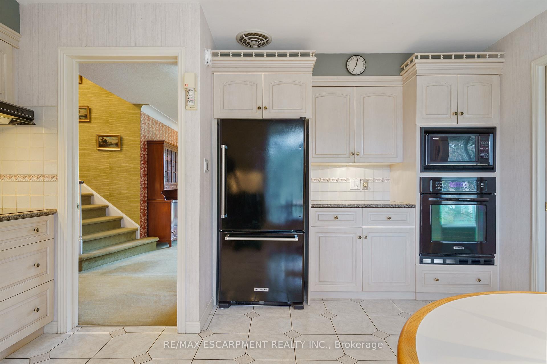 Photo 15 of 2 Walnut Grove, Hamilton, Dundas — HOMEH