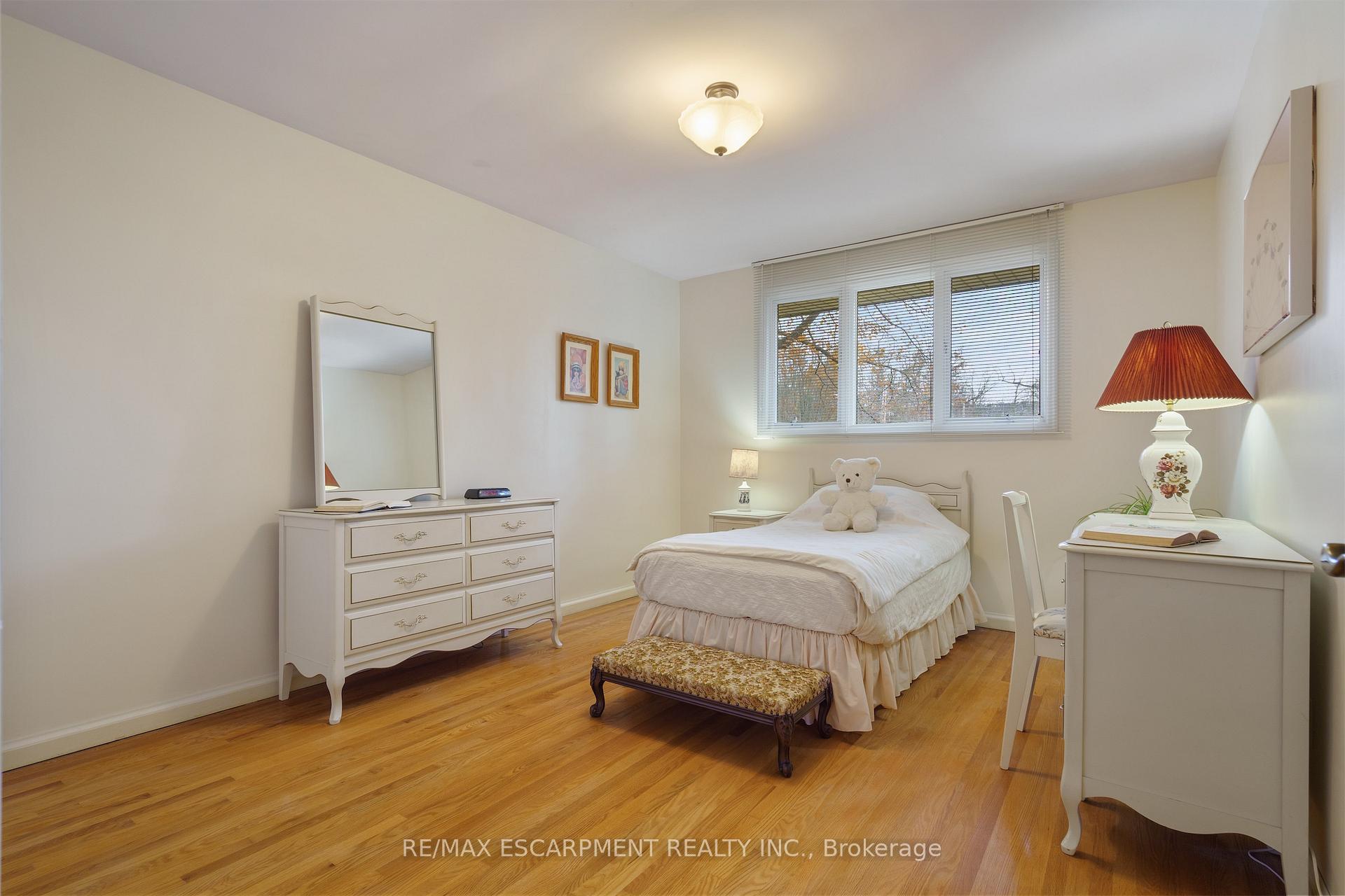 Photo 26 of 2 Walnut Grove, Hamilton, Dundas — HOMEH