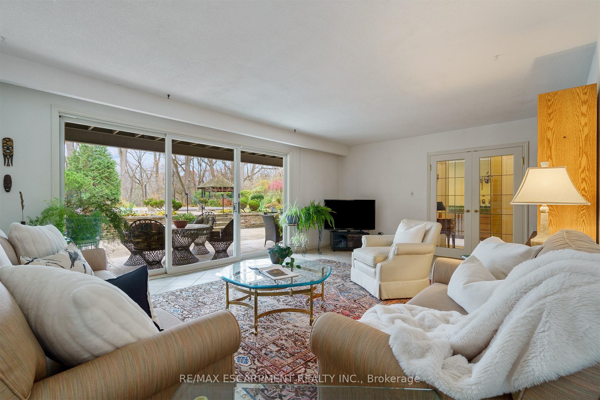 Photo 27 of 2 Walnut Grove, Hamilton, Dundas — HOMEH