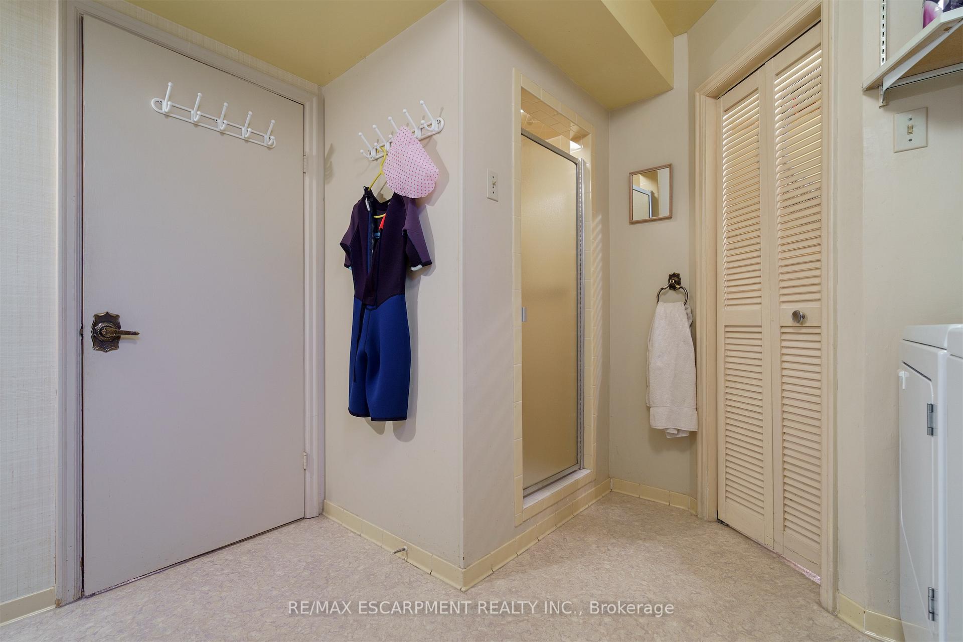 Photo 36 of 2 Walnut Grove, Hamilton, Dundas — HOMEH