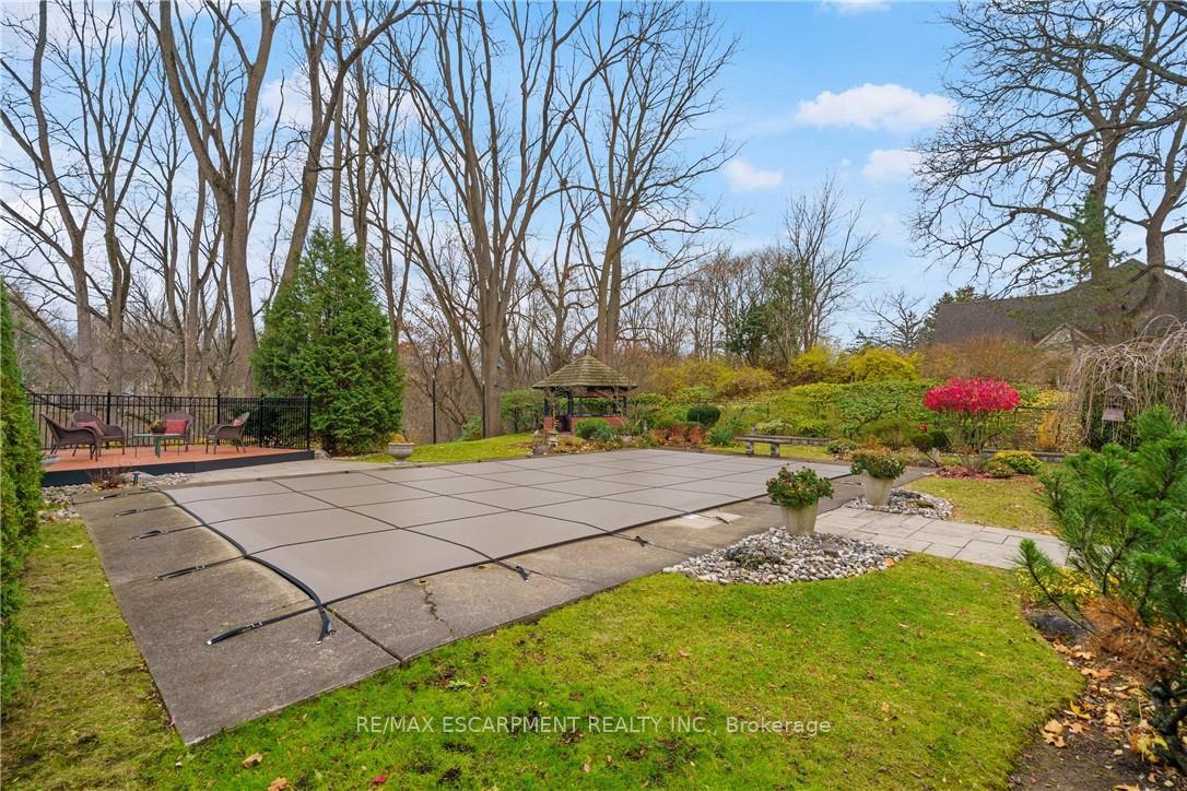 Photo 38 of 2 Walnut Grove, Hamilton, Dundas — HOMEH