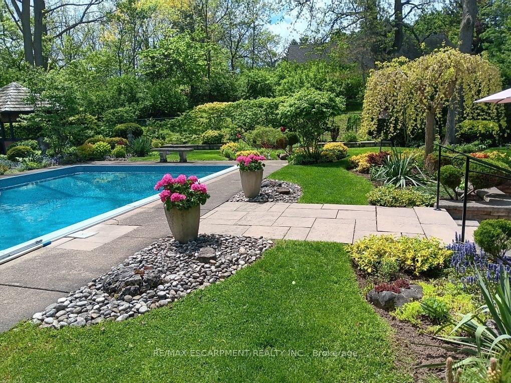 Photo 40 of 2 Walnut Grove, Hamilton, Dundas — HOMEH