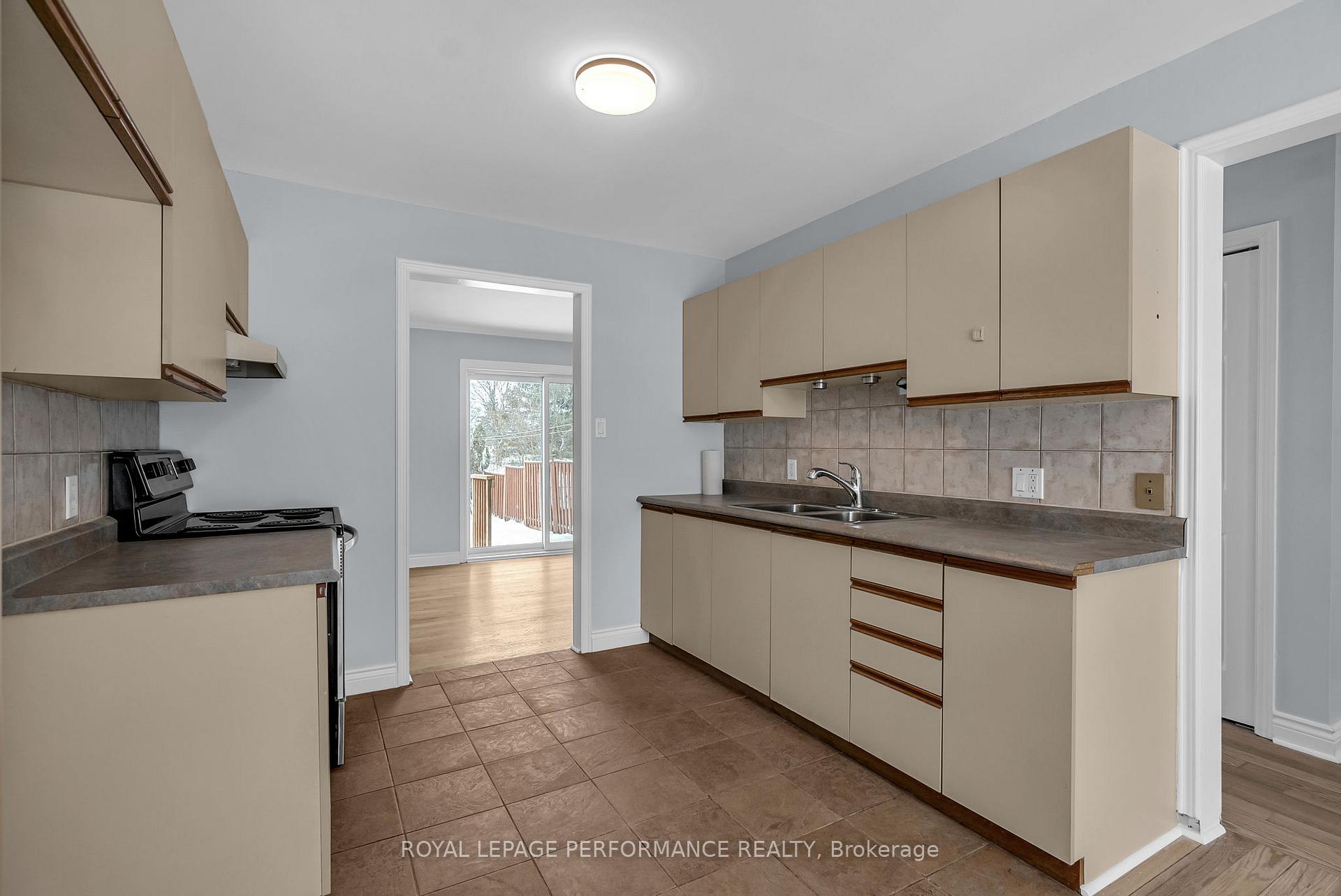 Photo 7 of 168 Ellen Avenue S, Cornwall — HOMEH