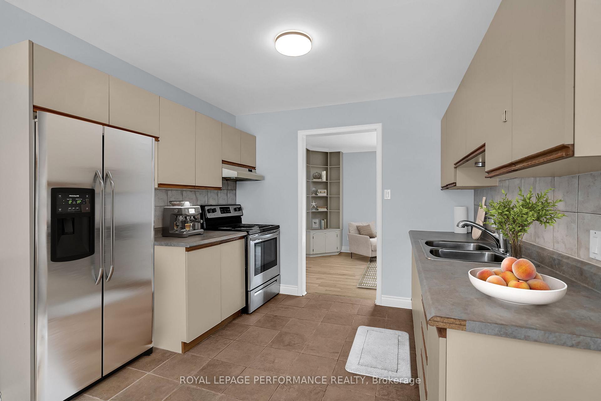 Photo 8 of 168 Ellen Avenue S, Cornwall — HOMEH