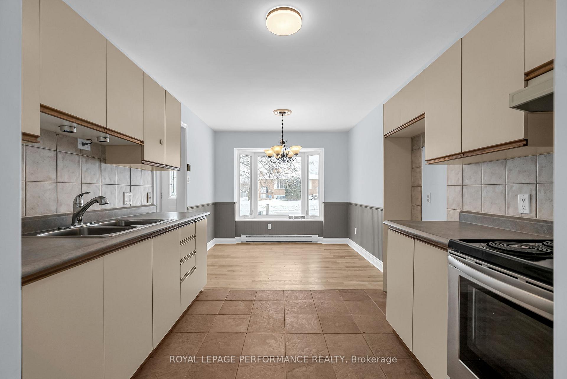 Photo 9 of 168 Ellen Avenue S, Cornwall — HOMEH
