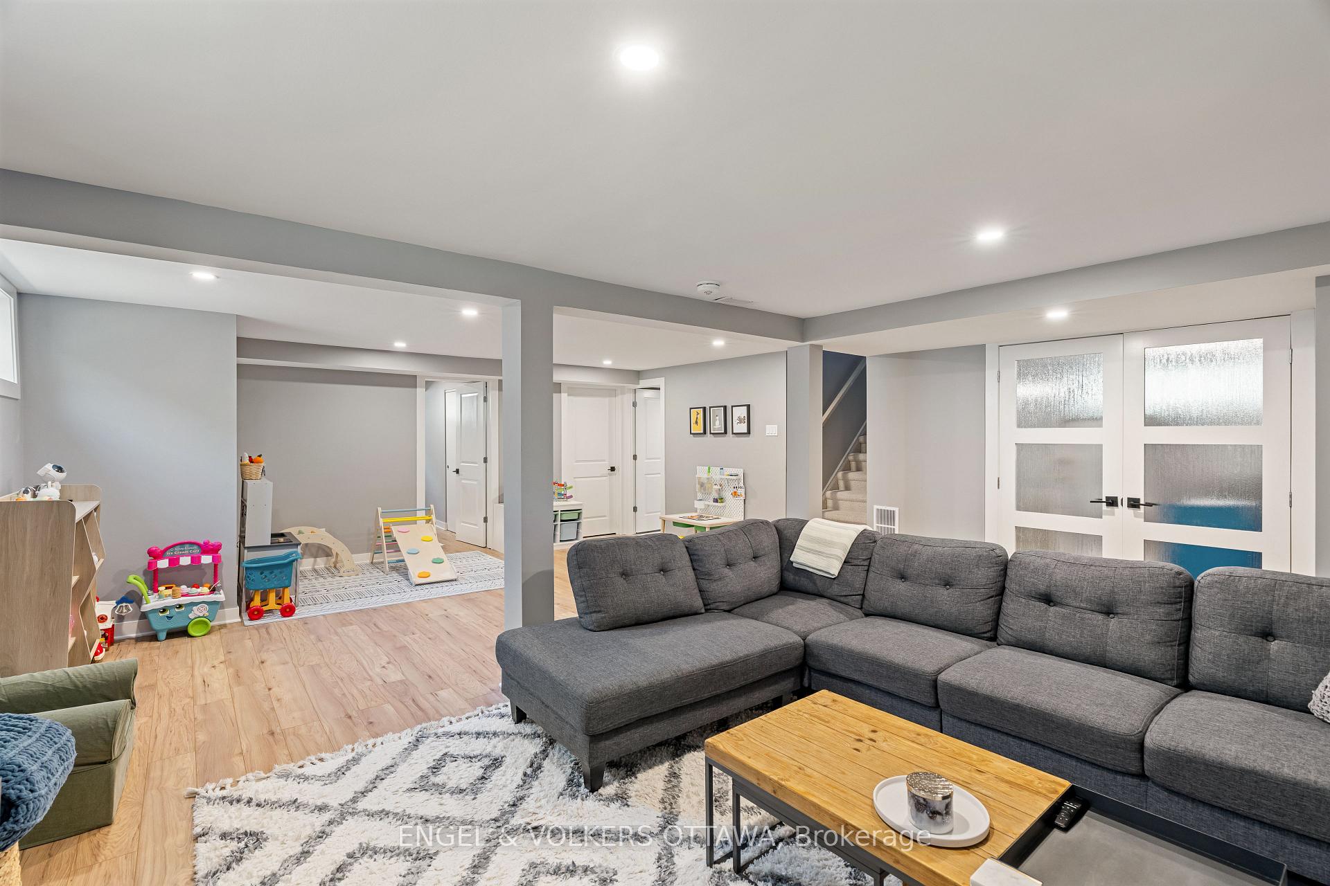 Photo 24 of 2097 Neepawa Avenue, Ottawa, Carlingwood — HOMEH