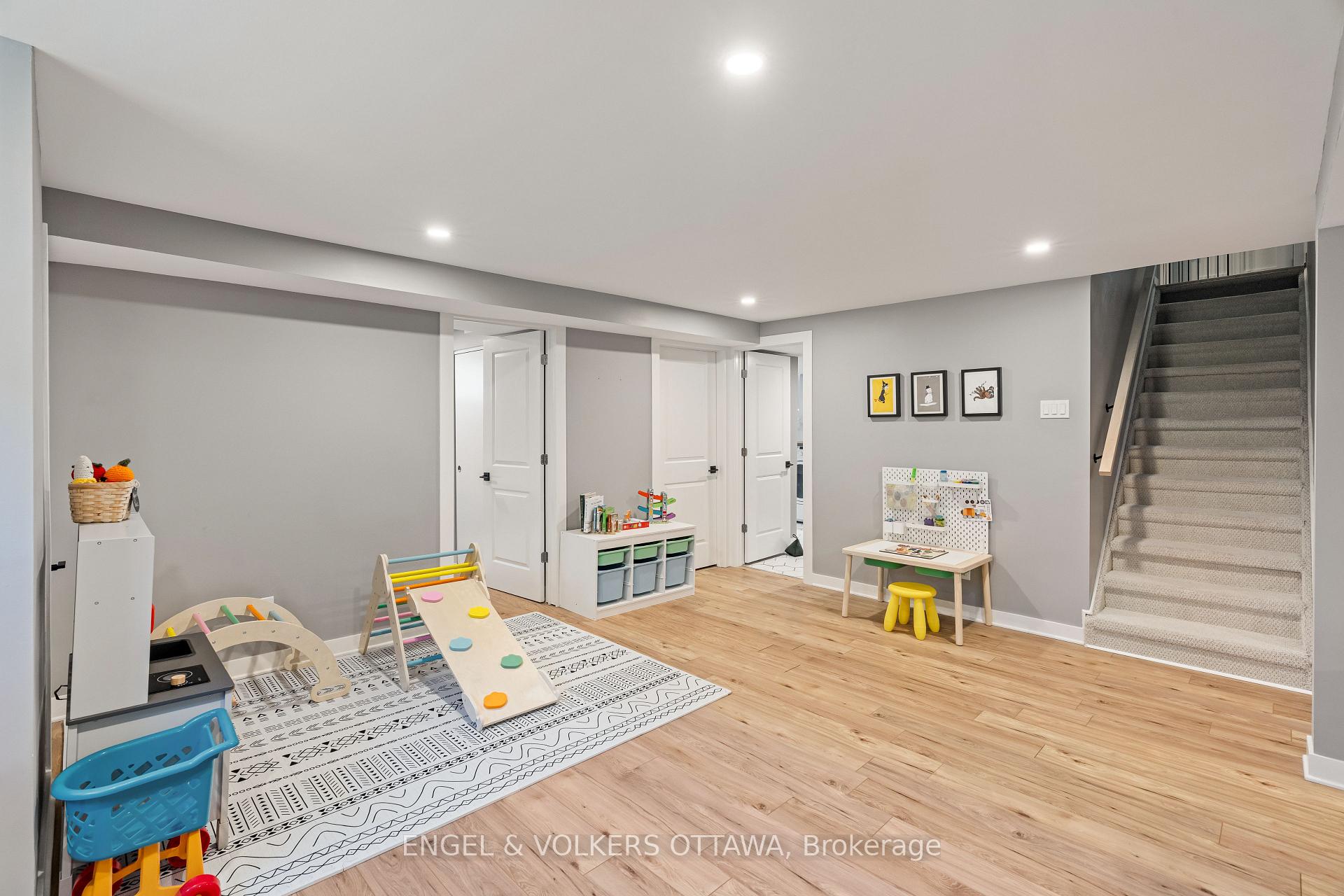 Photo 25 of 2097 Neepawa Avenue, Ottawa, Carlingwood — HOMEH