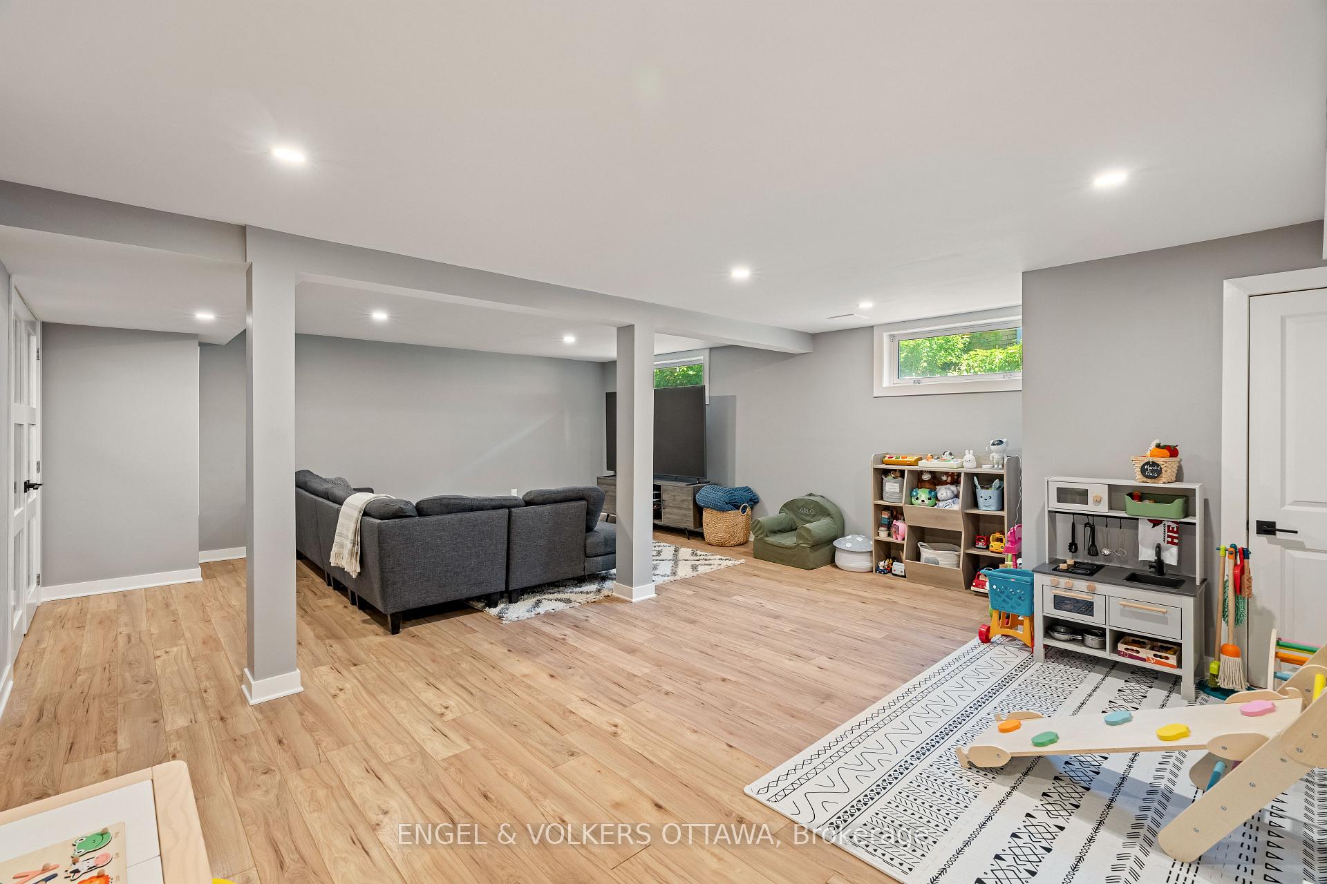 Photo 26 of 2097 Neepawa Avenue, Ottawa, Carlingwood — HOMEH
