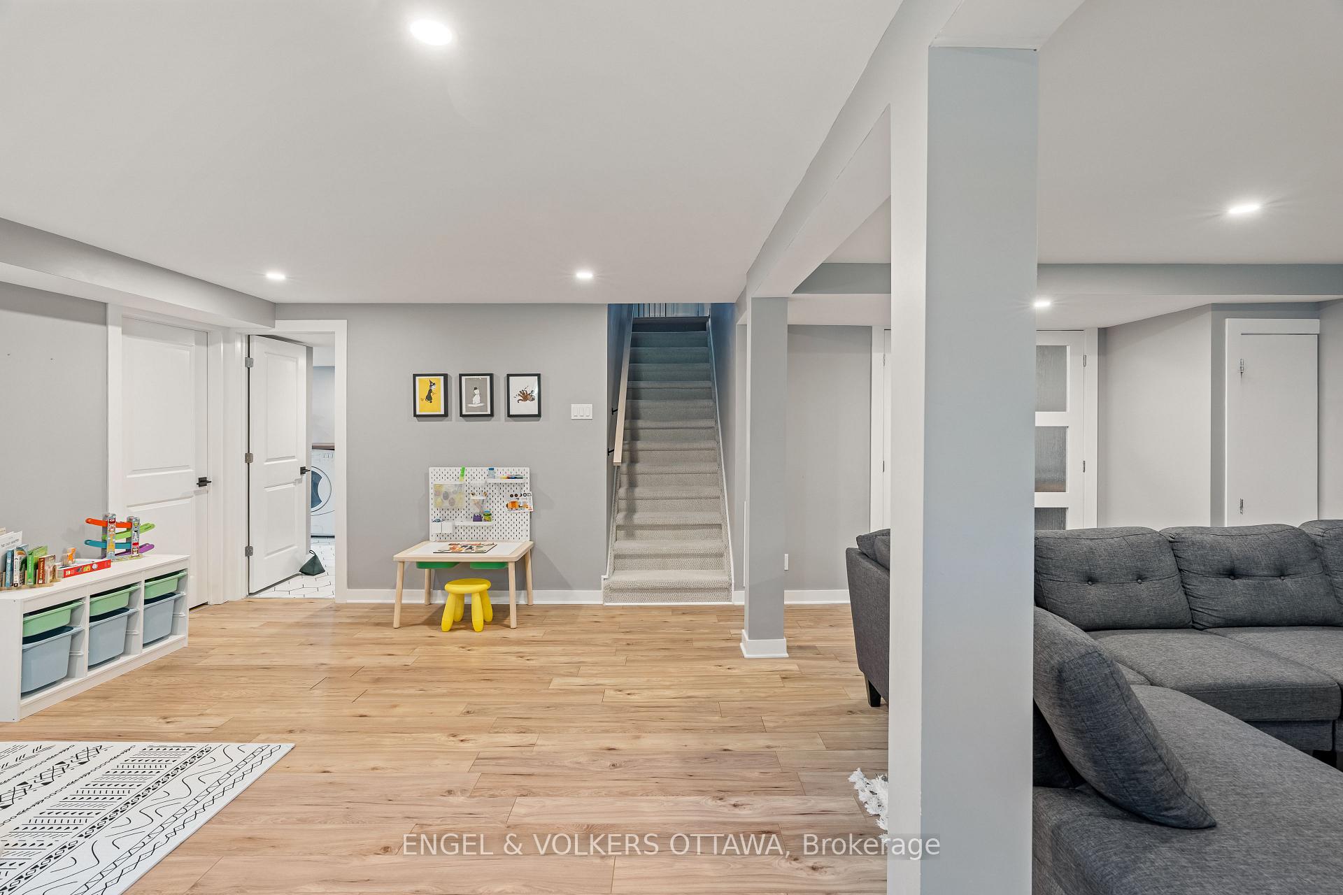Photo 34 of 2097 Neepawa Avenue, Ottawa, Carlingwood — HOMEH