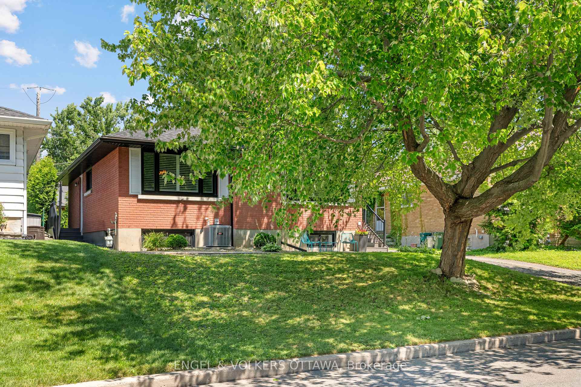 Photo 42 of 2097 Neepawa Avenue, Ottawa, Carlingwood — HOMEH
