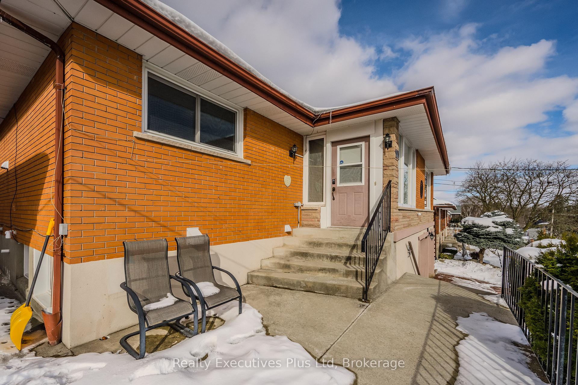 Photo 5 of 184 Grove Street, Guelph, St. George's — HOMEH