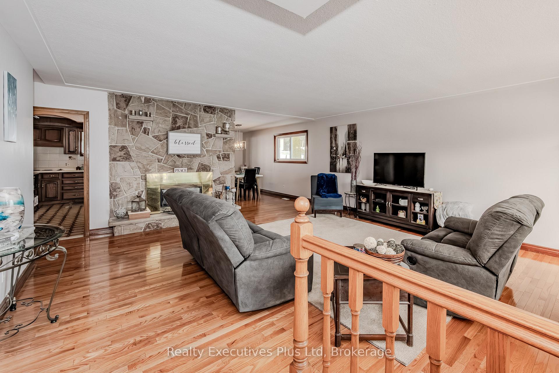 Photo 9 of 184 Grove Street, Guelph, St. George's — HOMEH