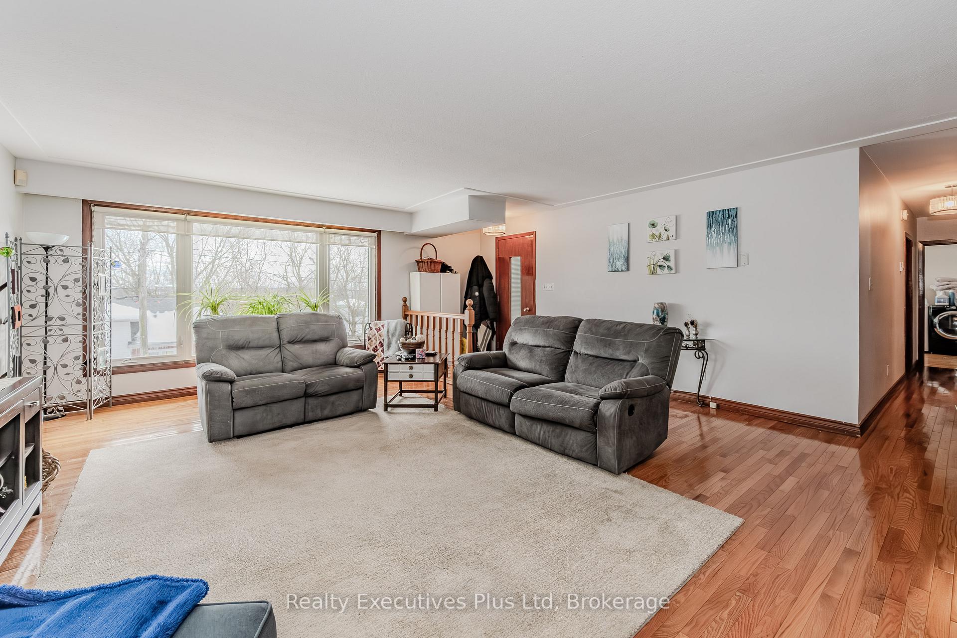 Photo 11 of 184 Grove Street, Guelph, St. George's — HOMEH
