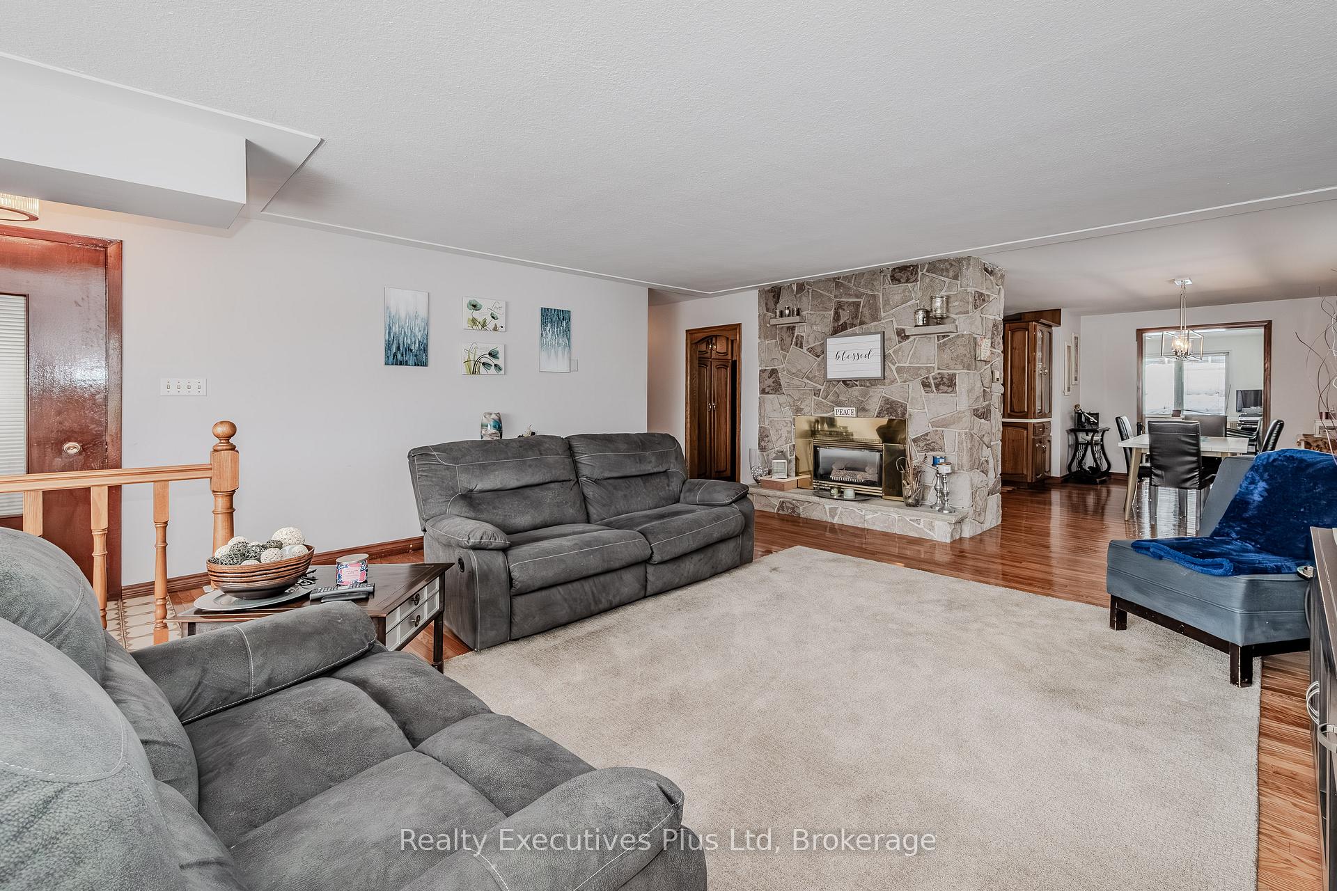 Photo 12 of 184 Grove Street, Guelph, St. George's — HOMEH