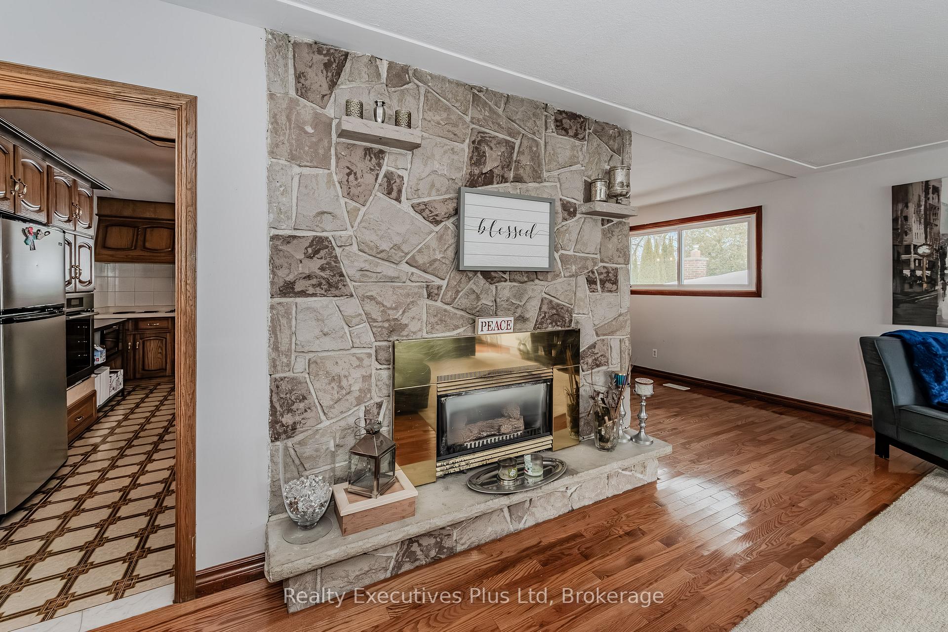 Photo 13 of 184 Grove Street, Guelph, St. George's — HOMEH