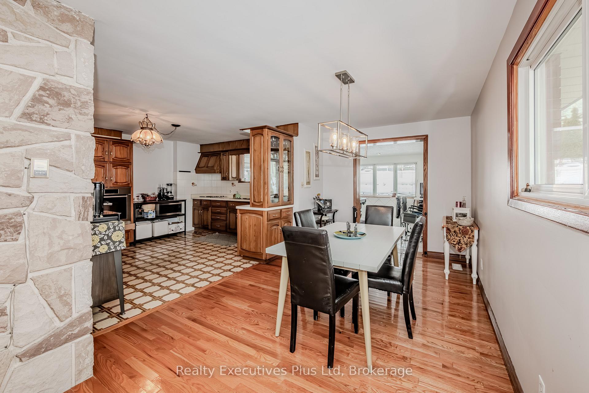 Photo 18 of 184 Grove Street, Guelph, St. George's — HOMEH