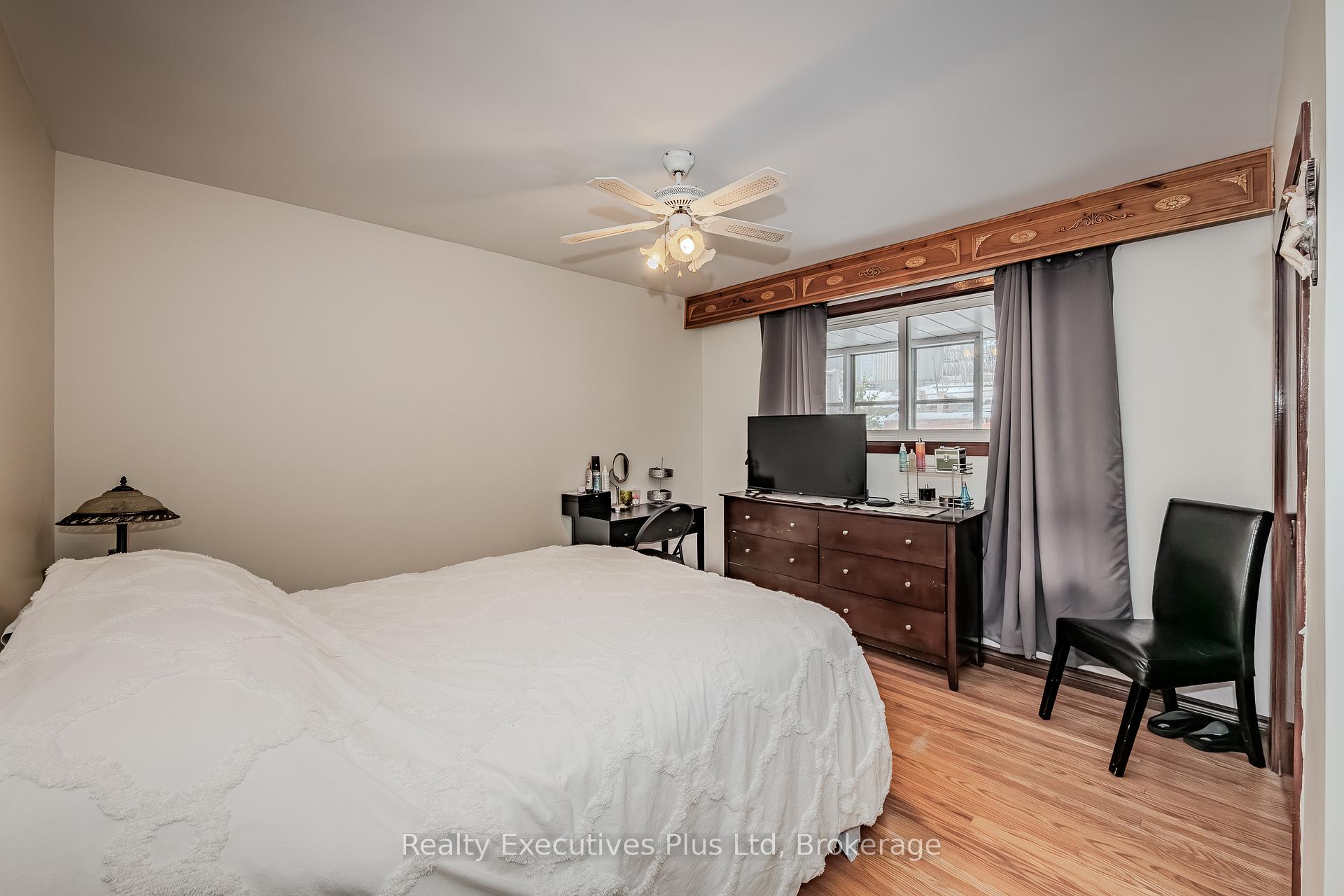Photo 25 of 184 Grove Street, Guelph, St. George's — HOMEH