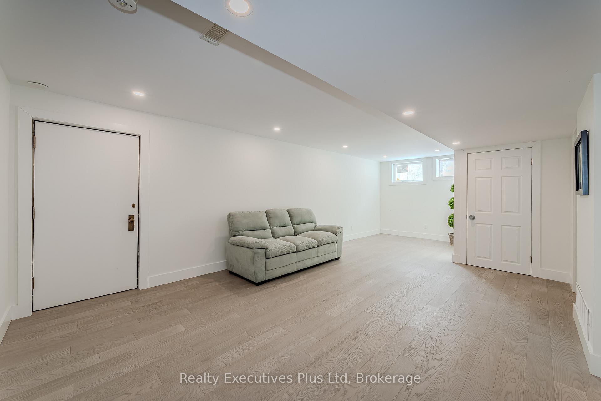 Photo 35 of 184 Grove Street, Guelph, St. George's — HOMEH