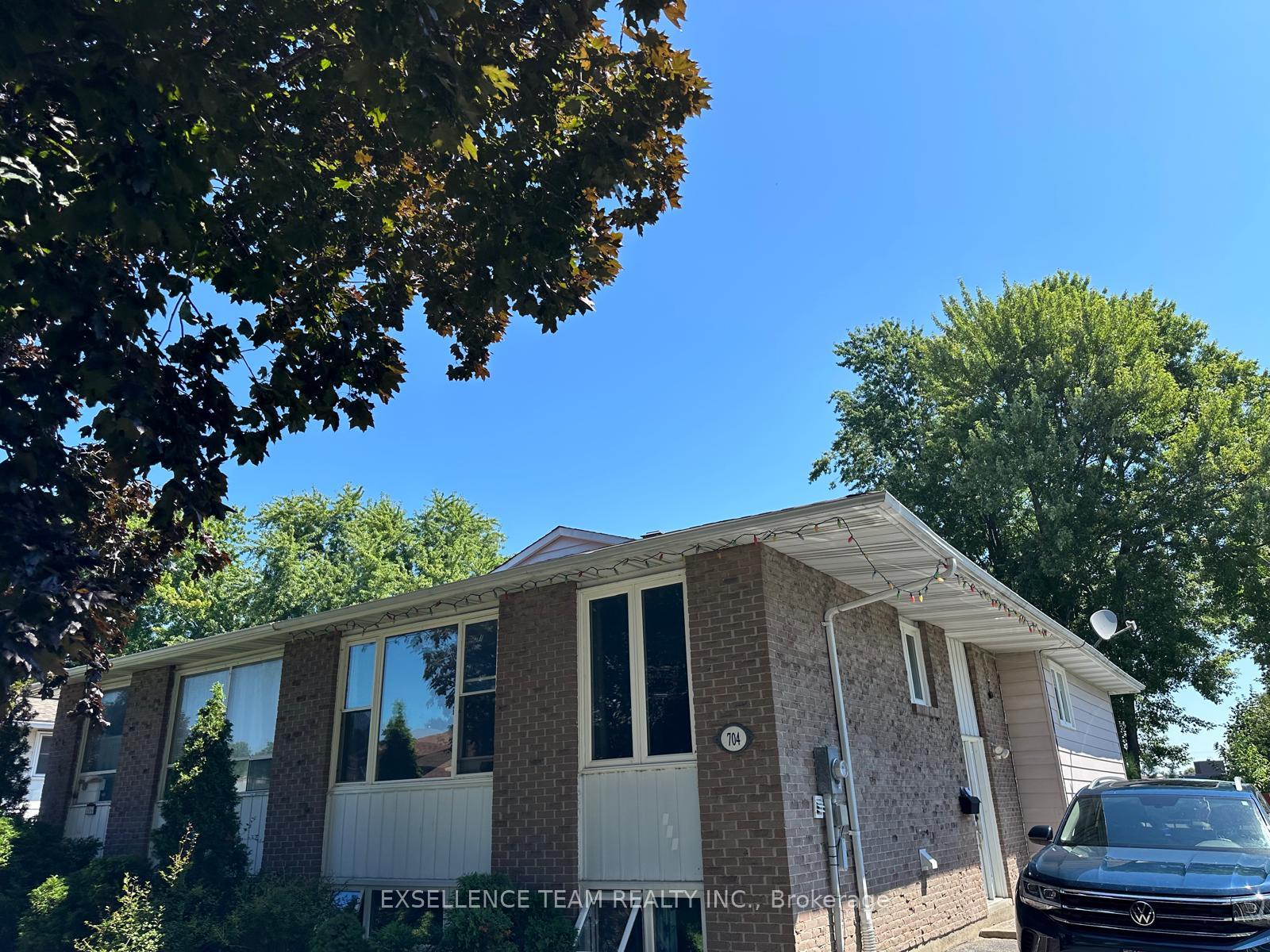 Photo 1 of 704 Montcalm Court, Cornwall — HOMEH